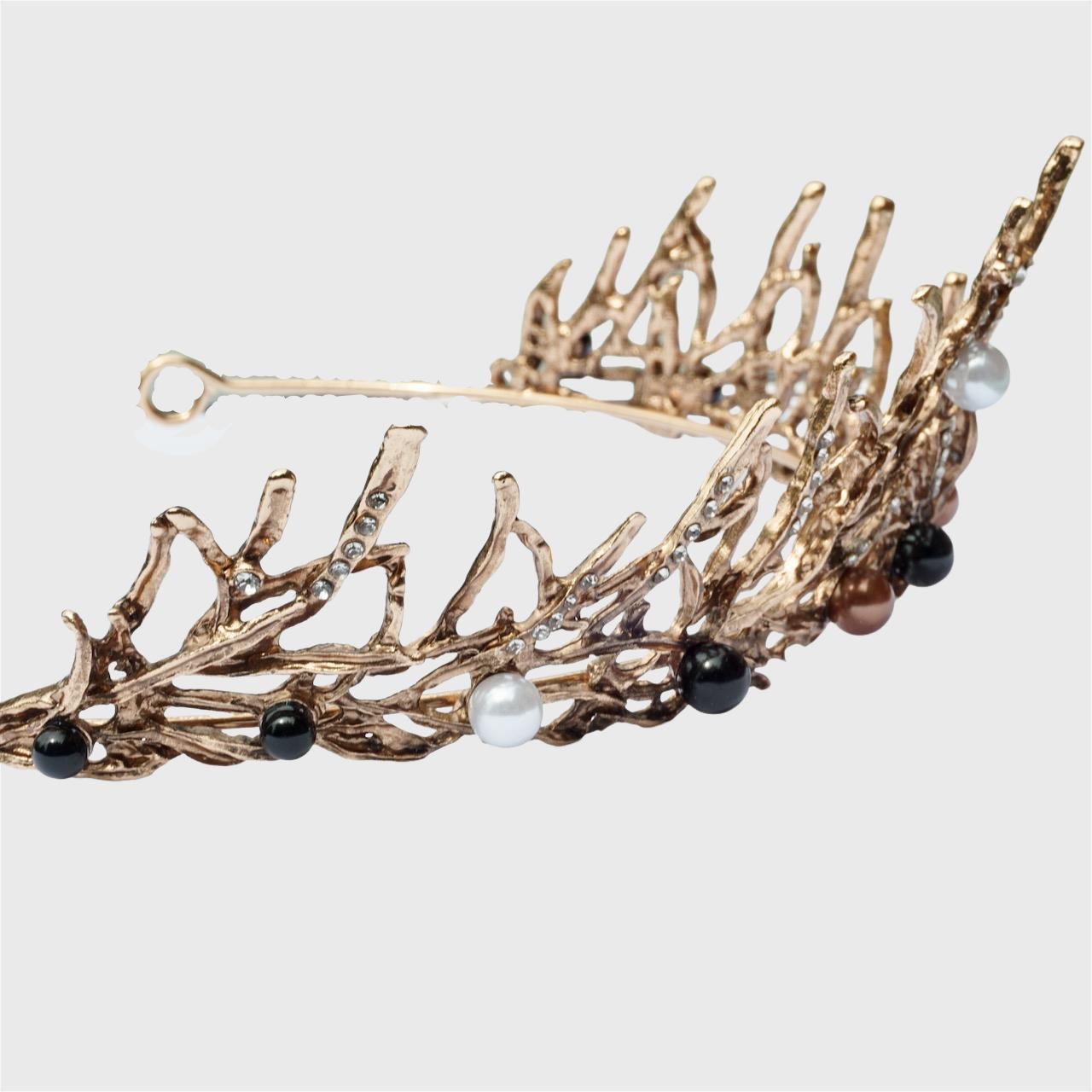Femenino o masculino Tiara en tono bronce con perlas de imitación, cuentas y brillantes en venta