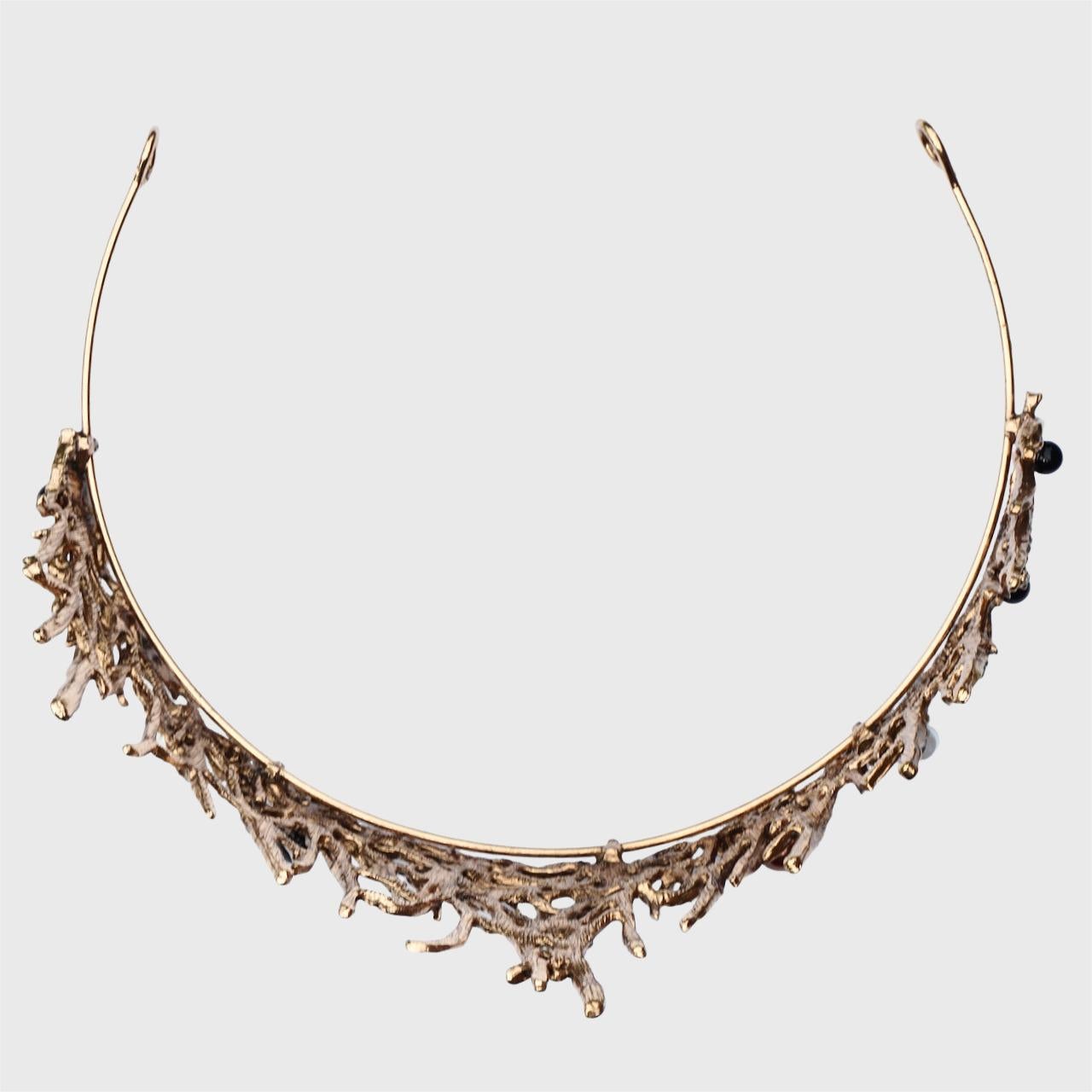 Tiara en tono bronce con perlas de imitación, cuentas y brillantes en venta 2
