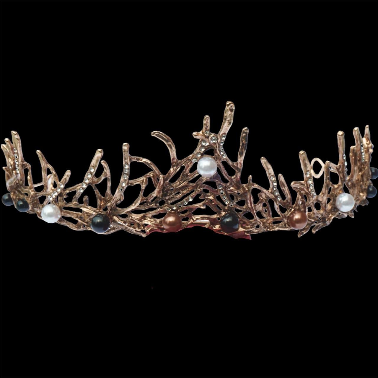 Tiara en tono bronce con perlas de imitación, cuentas y brillantes en venta 3