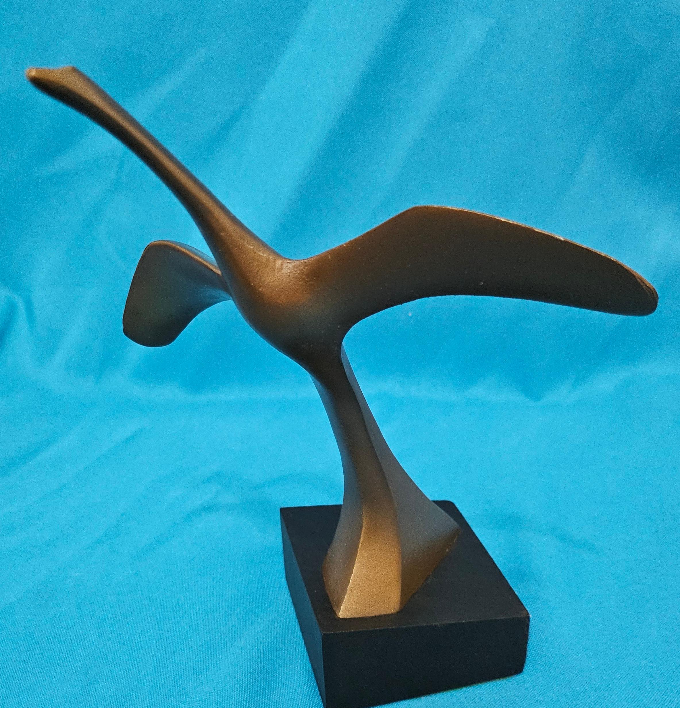 Escultura de pájaro de 20 cm de alto en tono bronce sobre base negra REBAJA DE CIERRE en venta 3