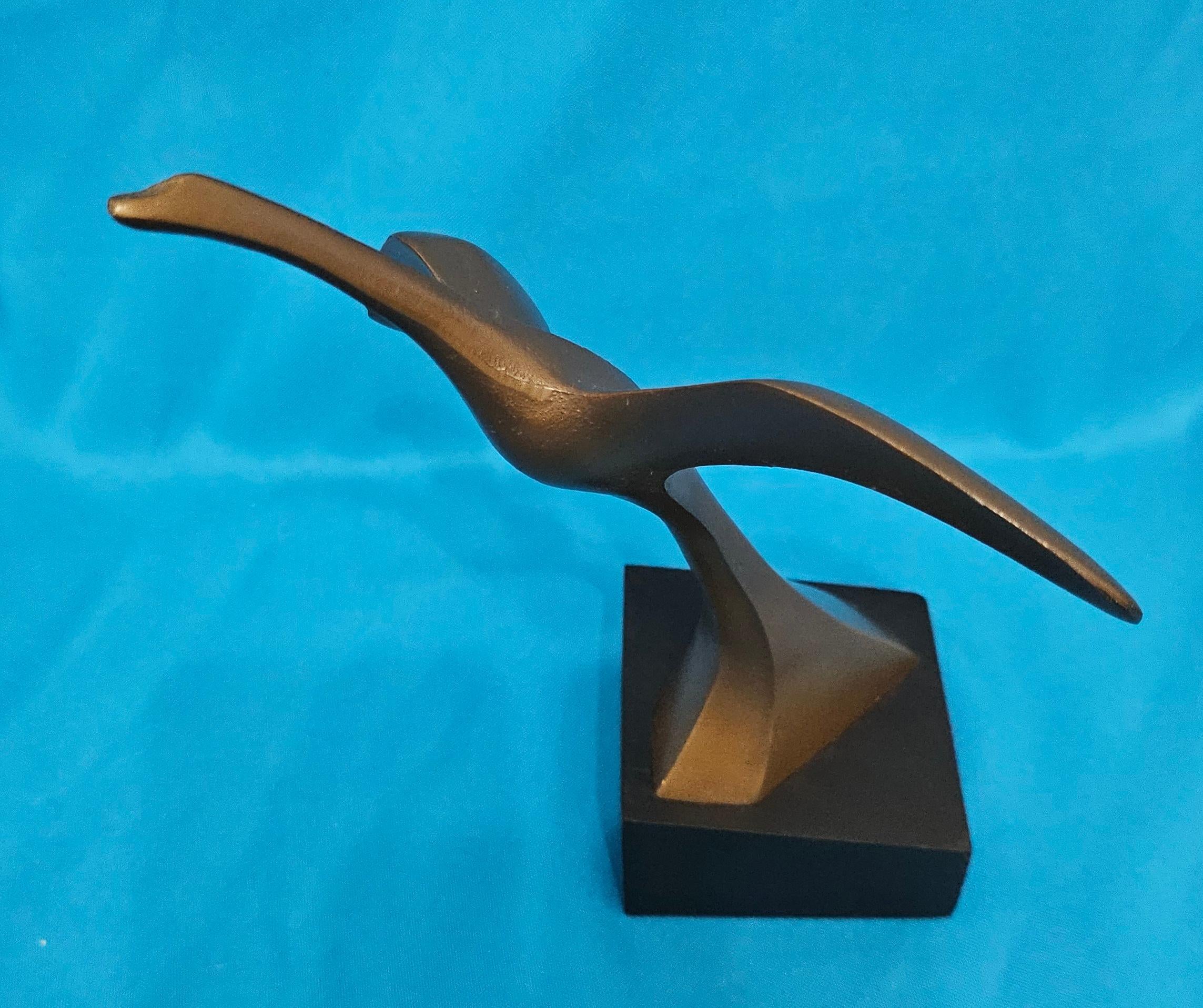 Escultura de pájaro de 20 cm de alto en tono bronce sobre base negra REBAJA DE CIERRE en venta 6