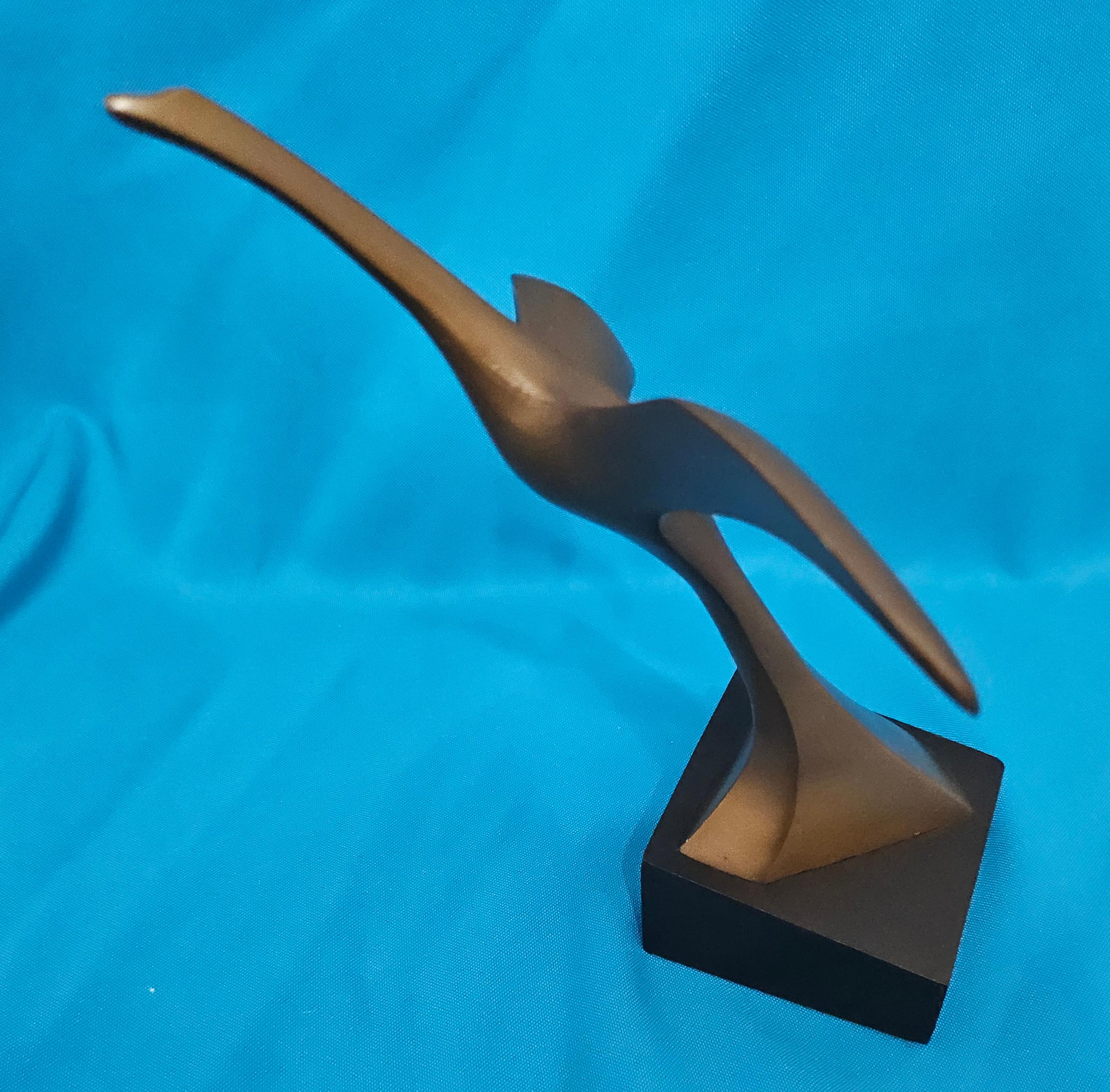 Escultura de pájaro de 20 cm de alto en tono bronce sobre base negra REBAJA DE CIERRE en venta 7