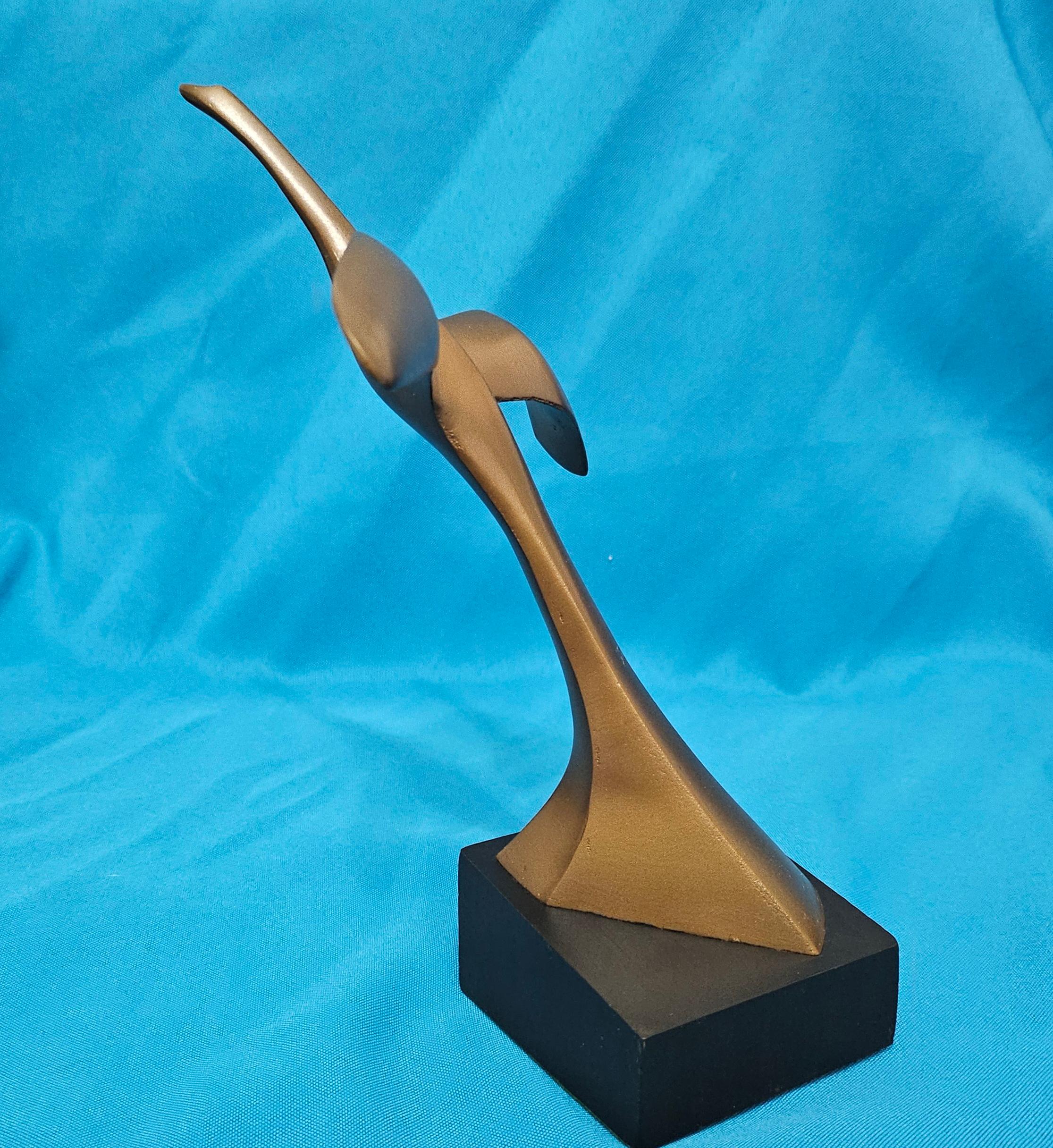 Escultura de pájaro de 20 cm de alto en tono bronce sobre base negra REBAJA DE CIERRE Moderno de mediados de siglo en venta