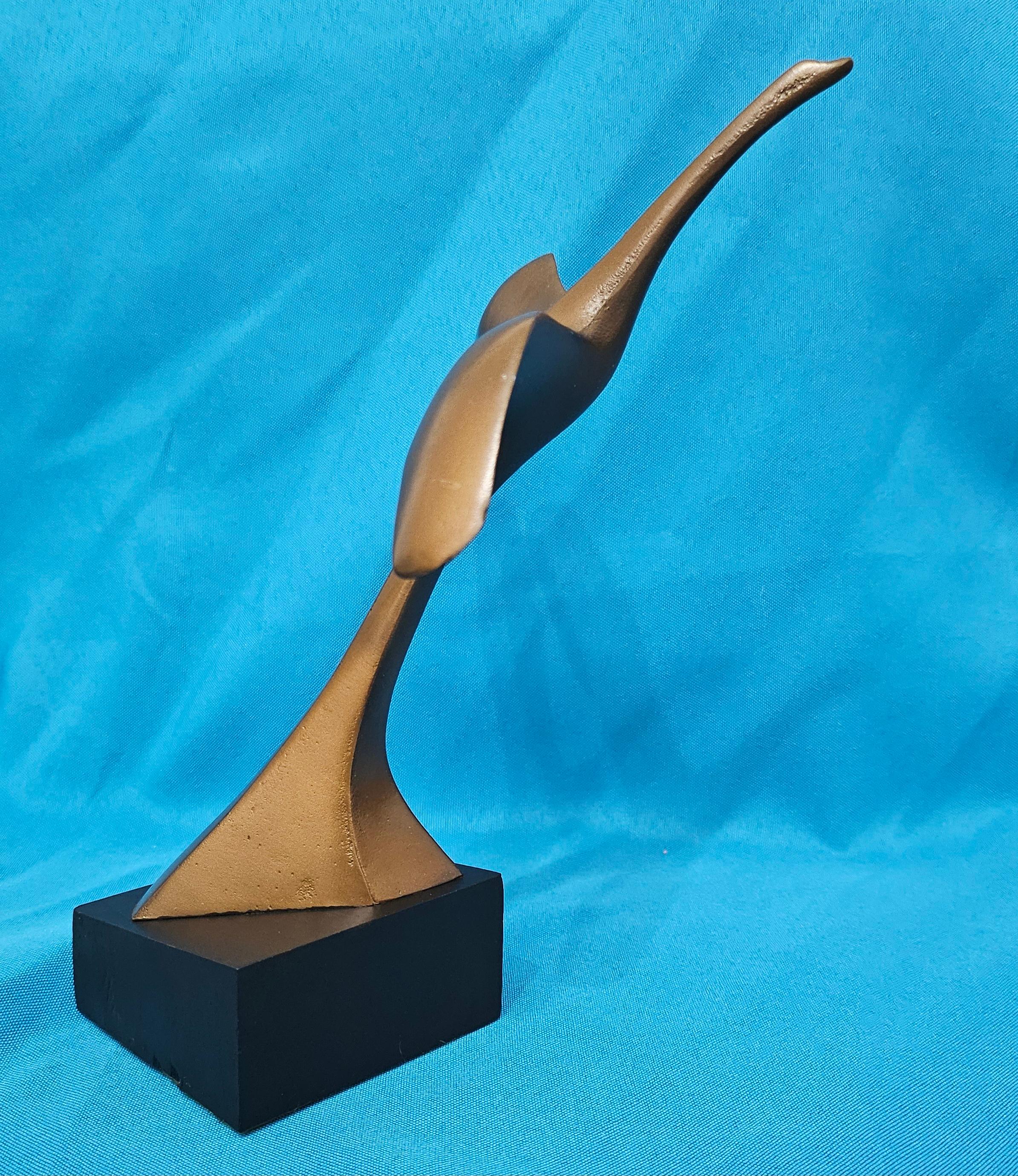 Escultura de pájaro de 20 cm de alto en tono bronce sobre base negra REBAJA DE CIERRE siglo XX en venta