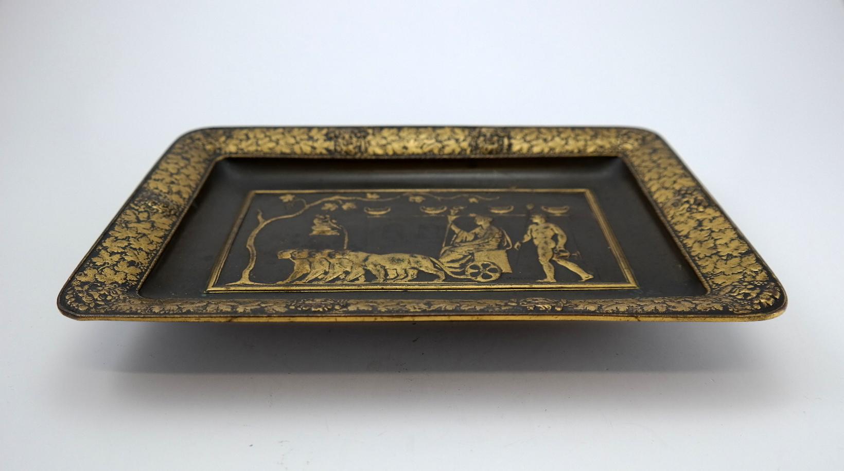 Extraordinary bronze tray with gilt decoration. Made by Ferdinand Levillain (1837-1905) french sculptist in the workshop and foundry of Barbedienne. Signed stamped 