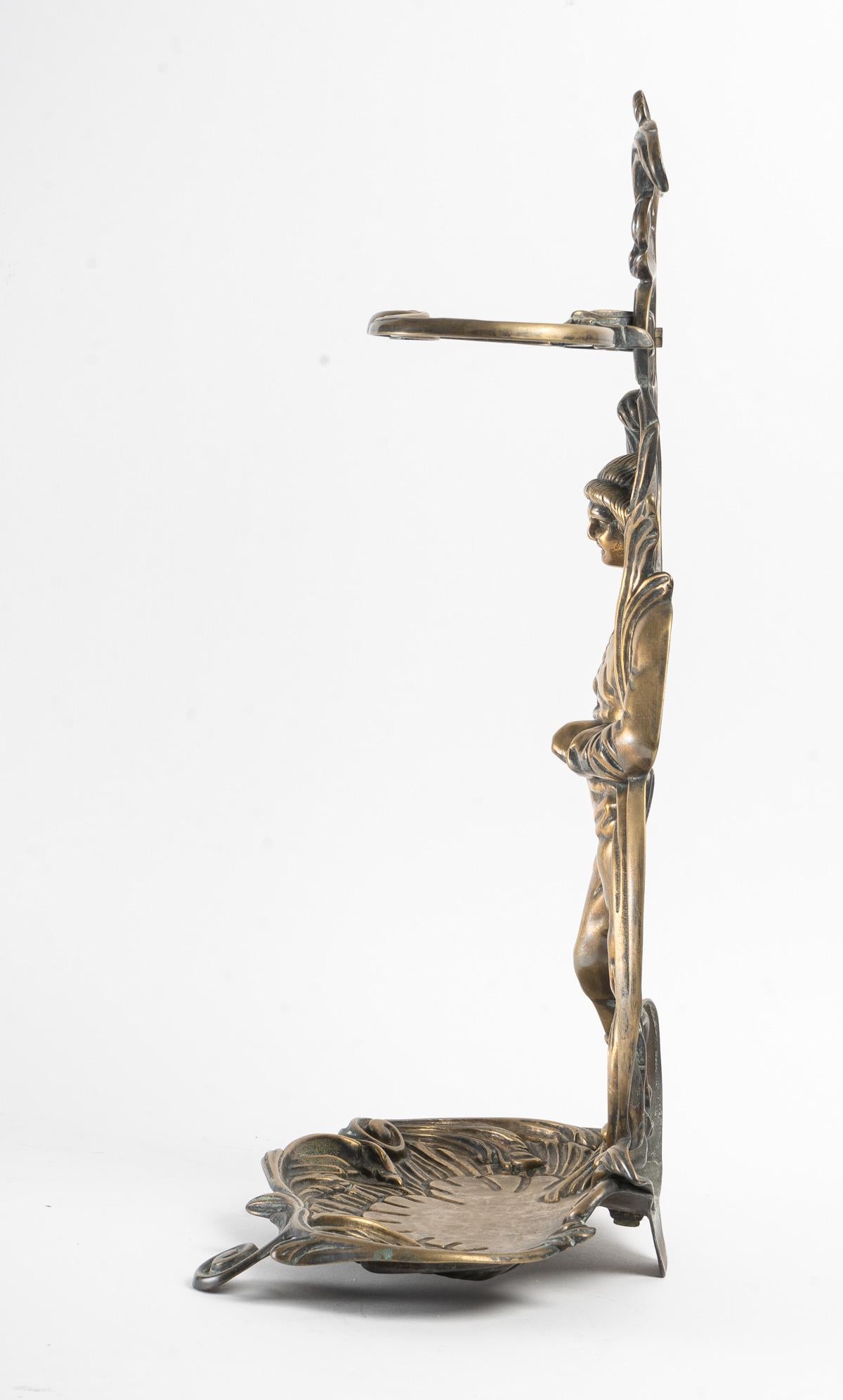 Bronze umbrella stand, early 20th century
Measures: H: 59 cm, W: 33 cm, D: 22 cm.