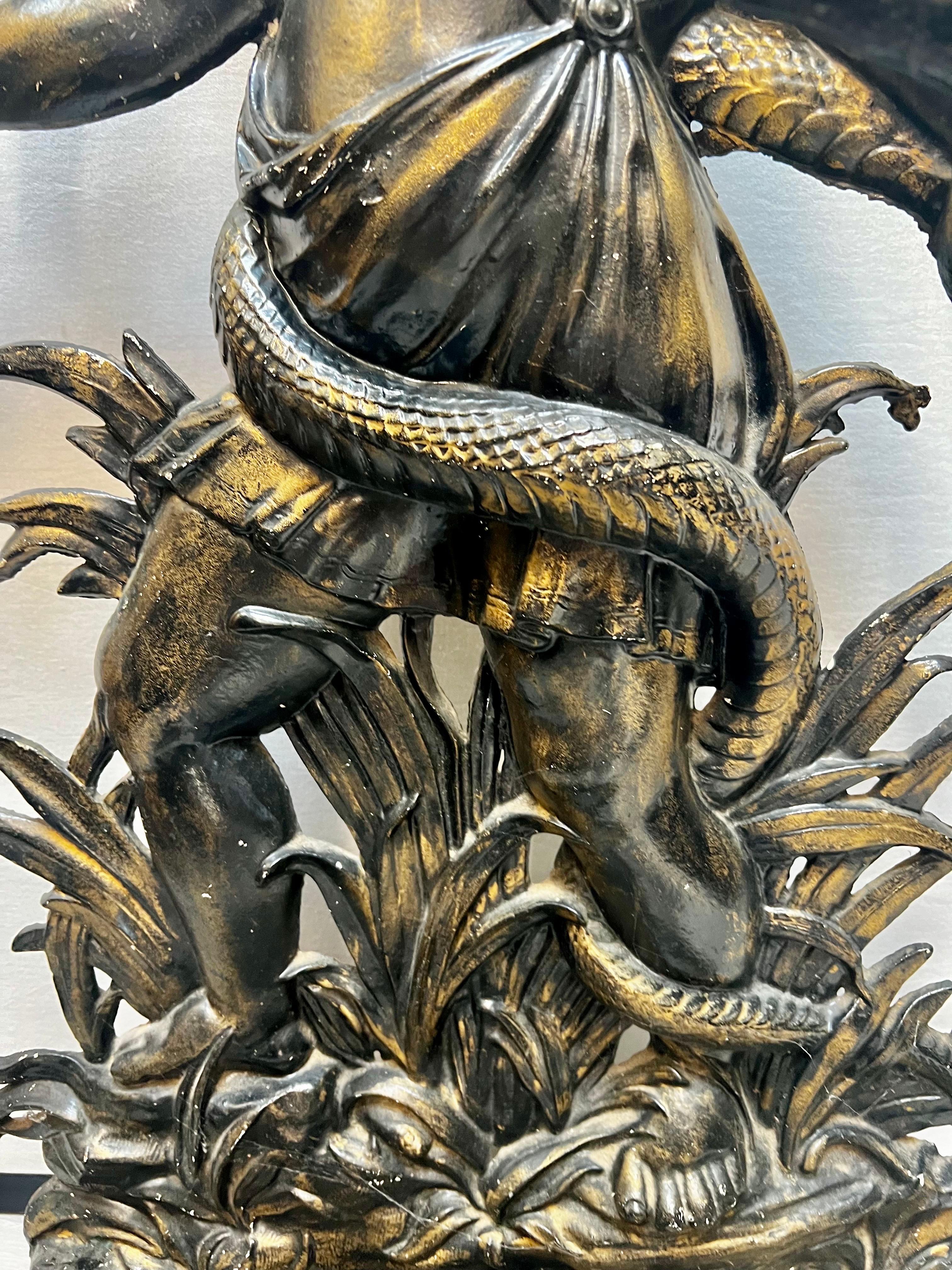 Italiano Portaombrelli in bronzo Scultura di bambino putti con serpente Made in Italy in vendita