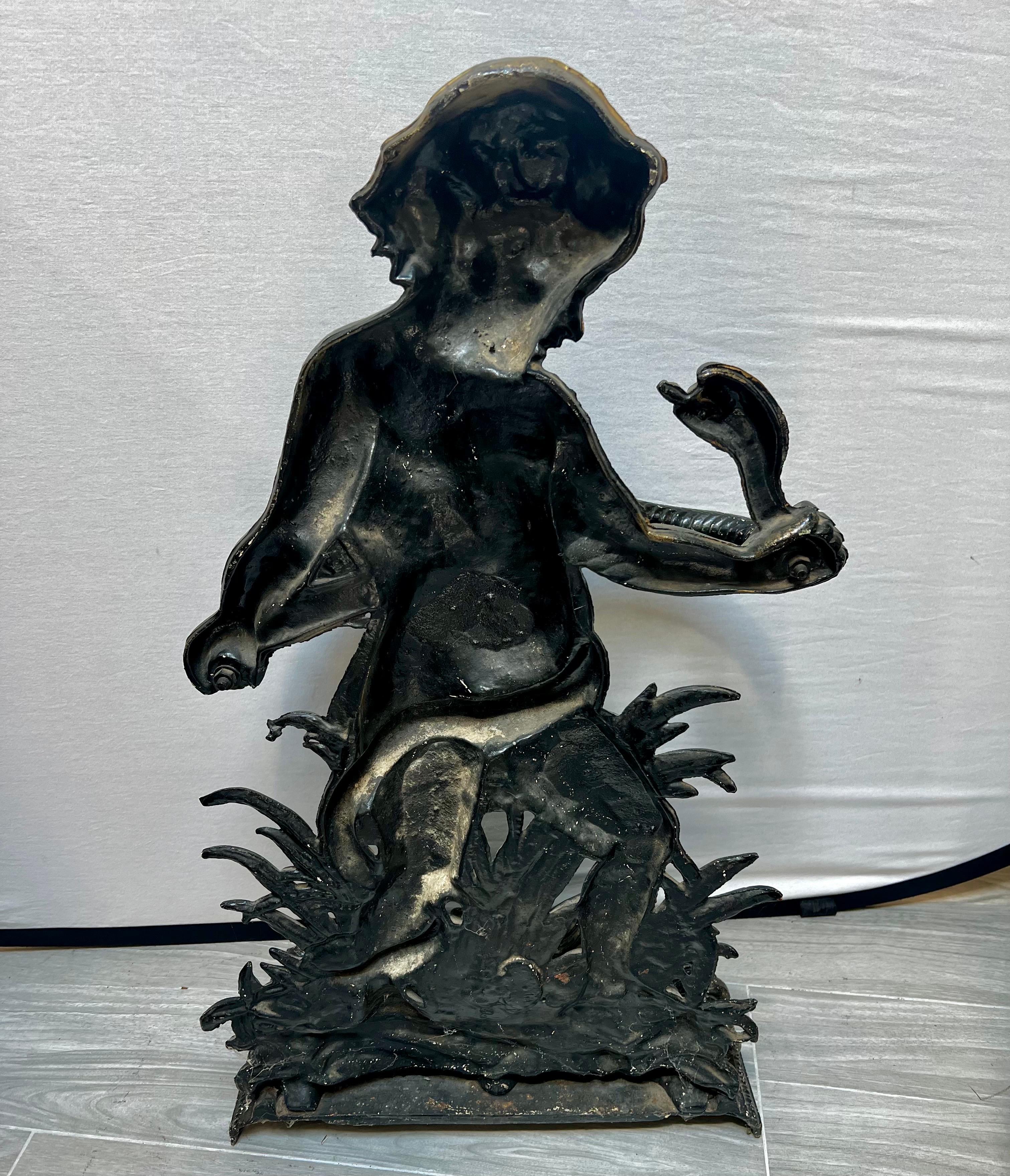 XX secolo Portaombrelli in bronzo Scultura di bambino putti con serpente Made in Italy in vendita