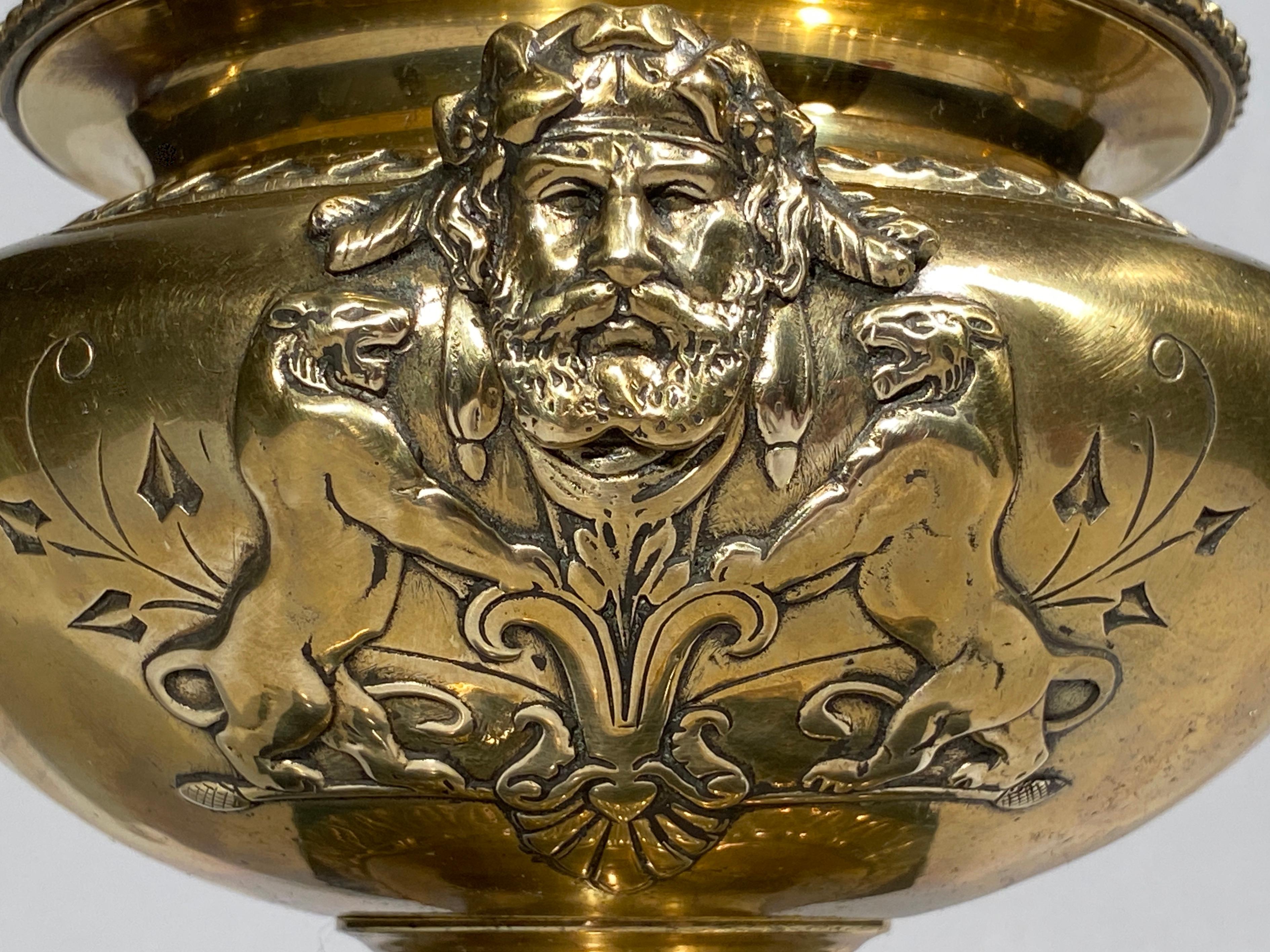 Urnenvasen aus Bronze, Französisch, Paar auf Marmorsockeln, 19. Jahrhundert im Angebot 1