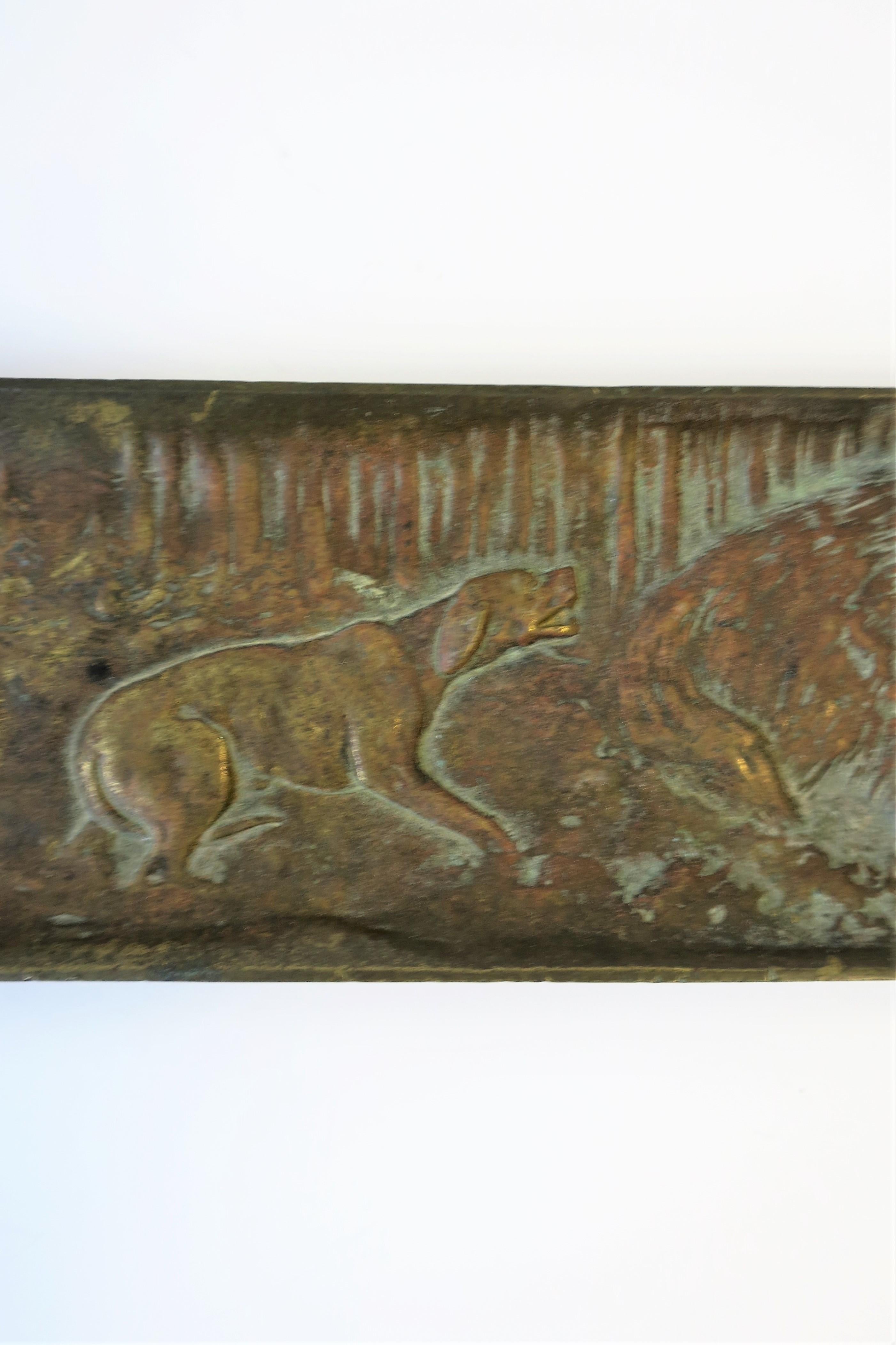 Laiton Plateau en bronze avec scène de chasse d'animaux en vente