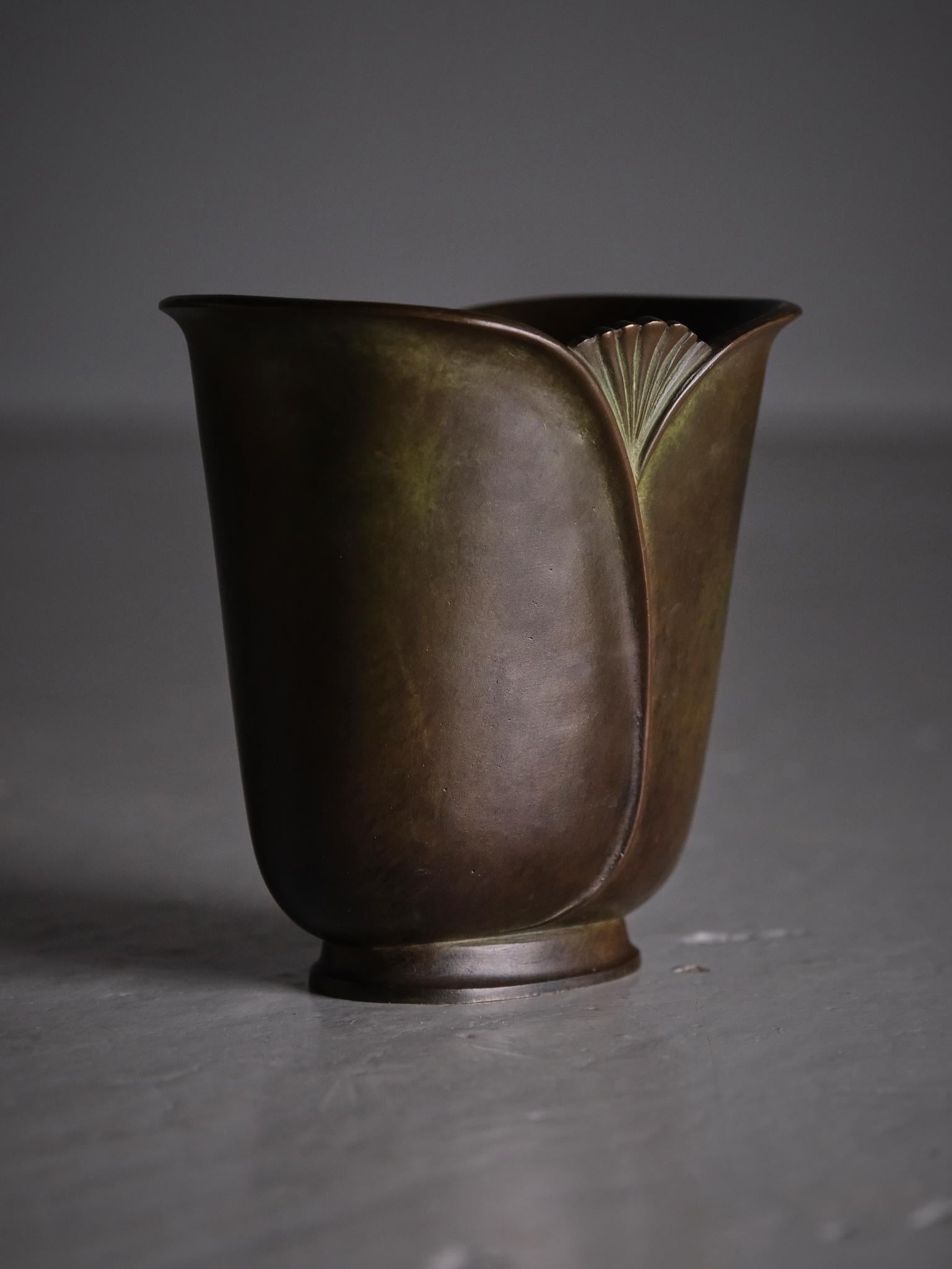 Svedese Vaso in bronzo '212' disegnato da Just Andersen per GAB, Svezia, anni '30 in vendita