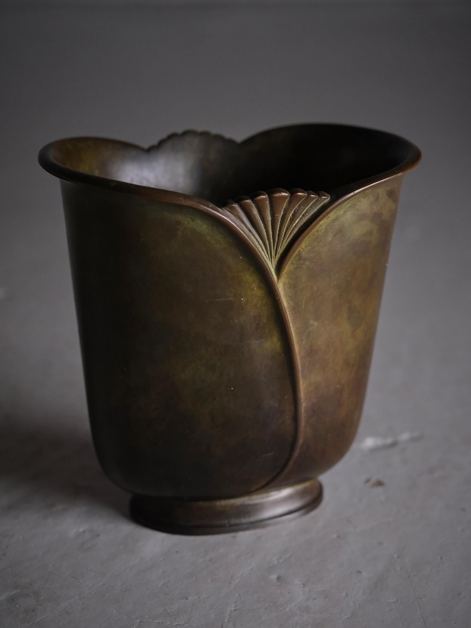 Vaso in bronzo '212' disegnato da Just Andersen per GAB, Svezia, anni '30 In condizioni buone in vendita a Eskilstuna, SE
