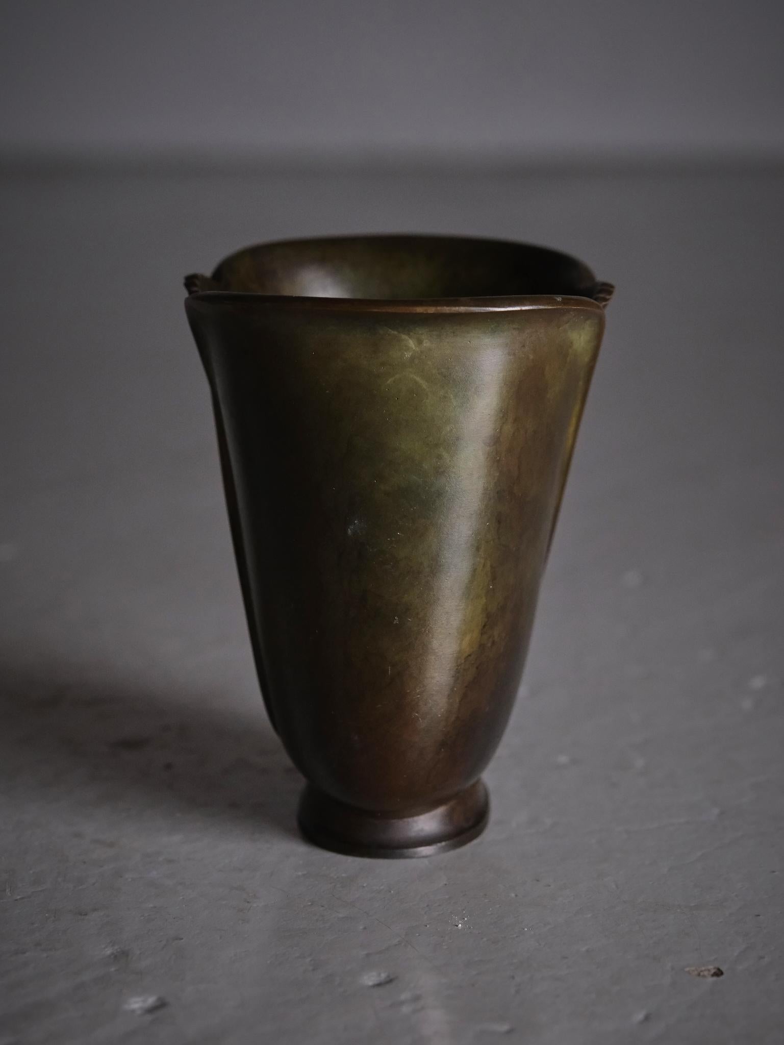 Vaso in bronzo '212' disegnato da Just Andersen per GAB, Svezia, anni '30 in vendita 1