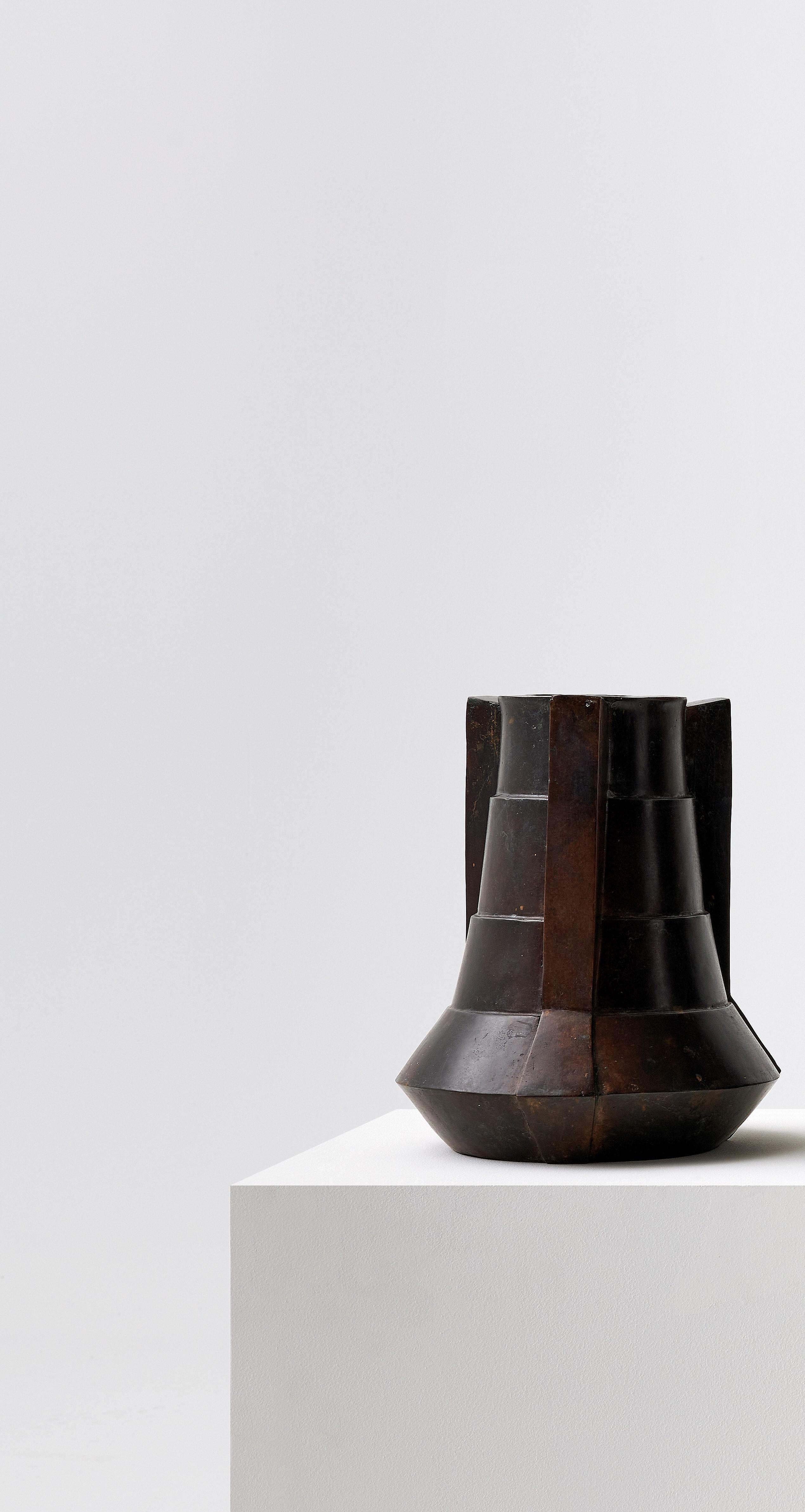 Bronze vase by Lupo Horio¯kami
Dimensions: Diameter 20 x height 30 cm
Materials: Bronze medium acid

“The artwork [...] arises when the mind is willing to accept reality as it was the first time it meets it” (“aesthetics of the void”, g.