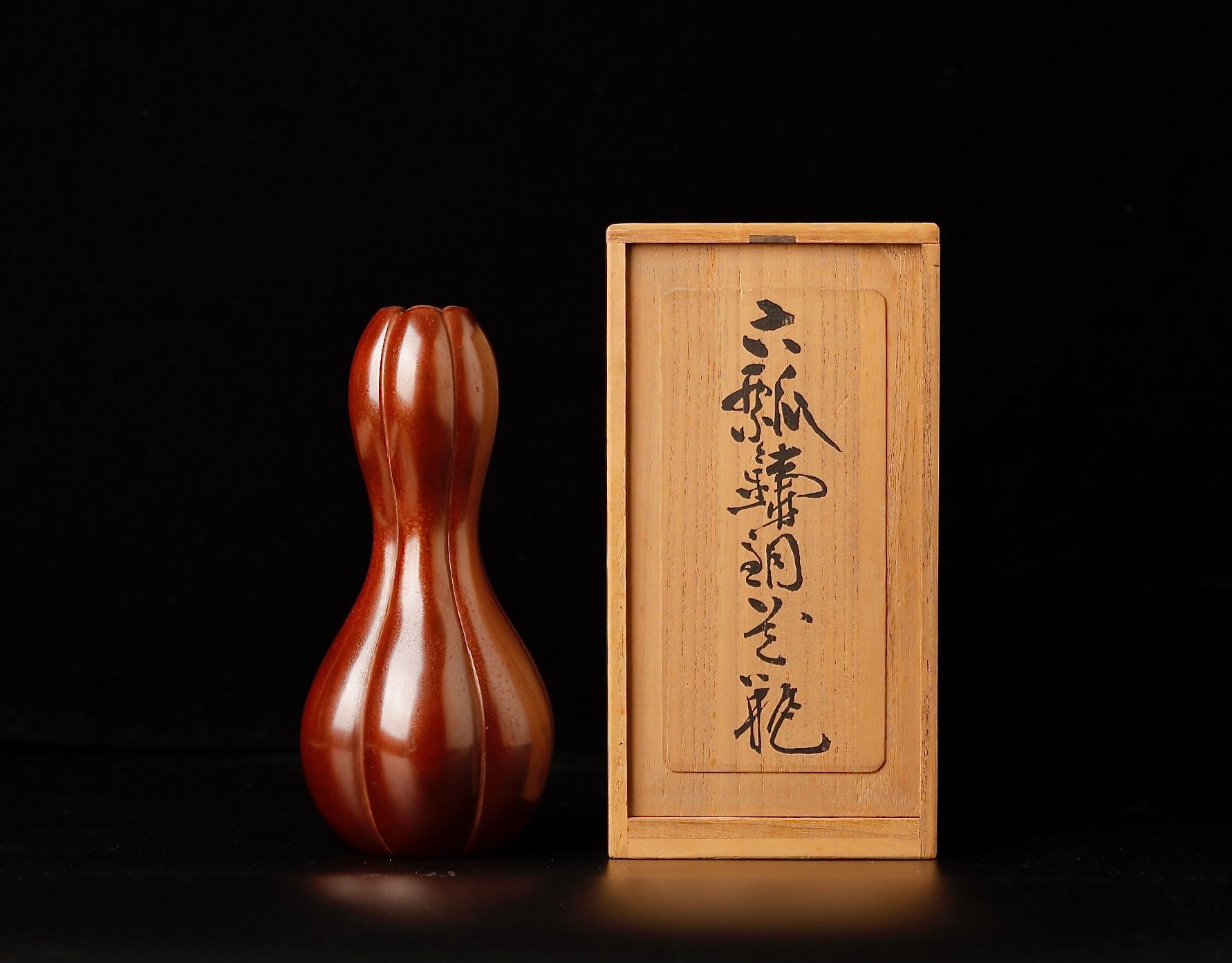 A Timeless Masterpiece Bronze vase by renowned artist Hiramatsu Koshun.

This uniquely shaped bronze vase is a rare and beautiful masterpiece by renowned Japanese artist Hiramatsu Koshun. Koshun was one of the leading metal artists of the 20th