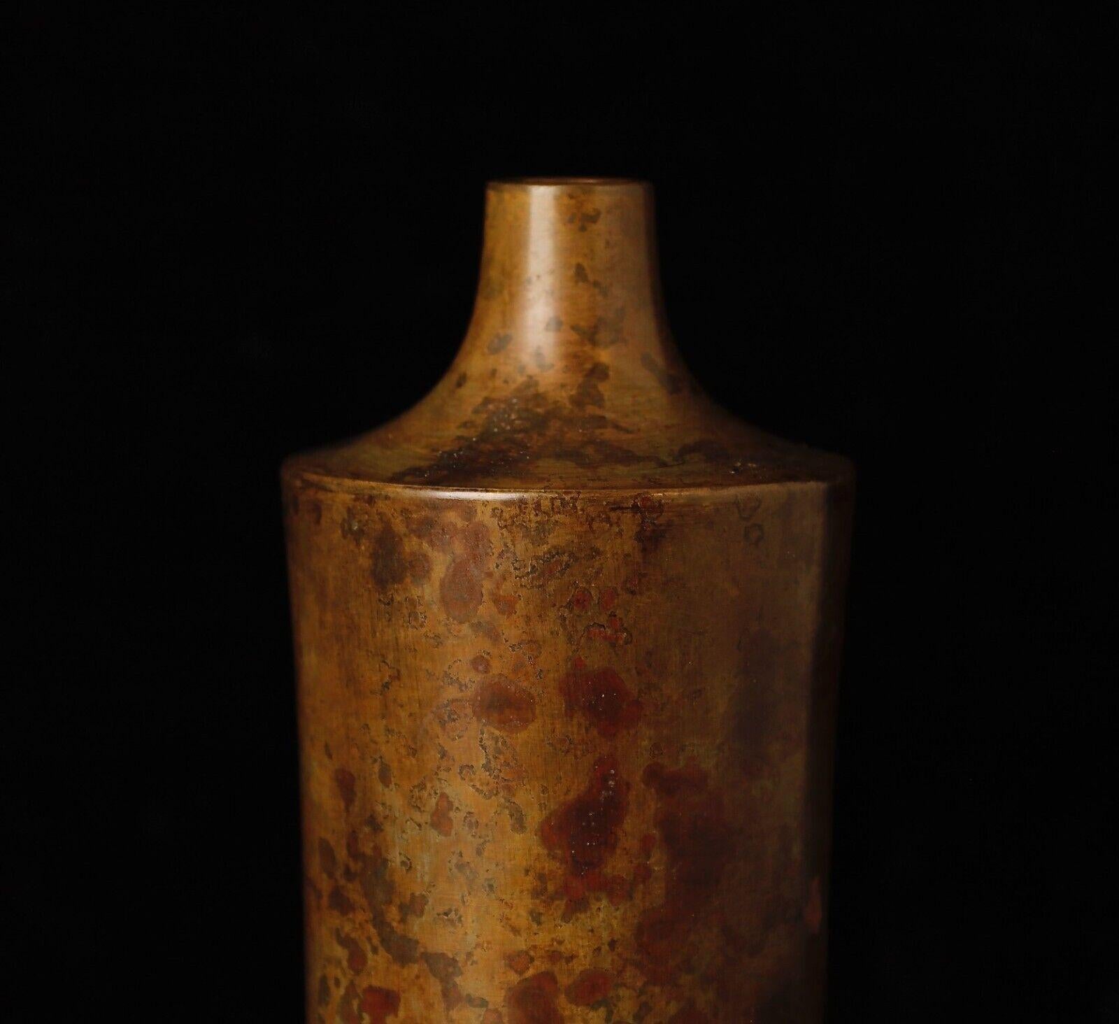 Japanese Bronze vase by renown Kasai Taizo (Nitten artist), 20th century For Sale