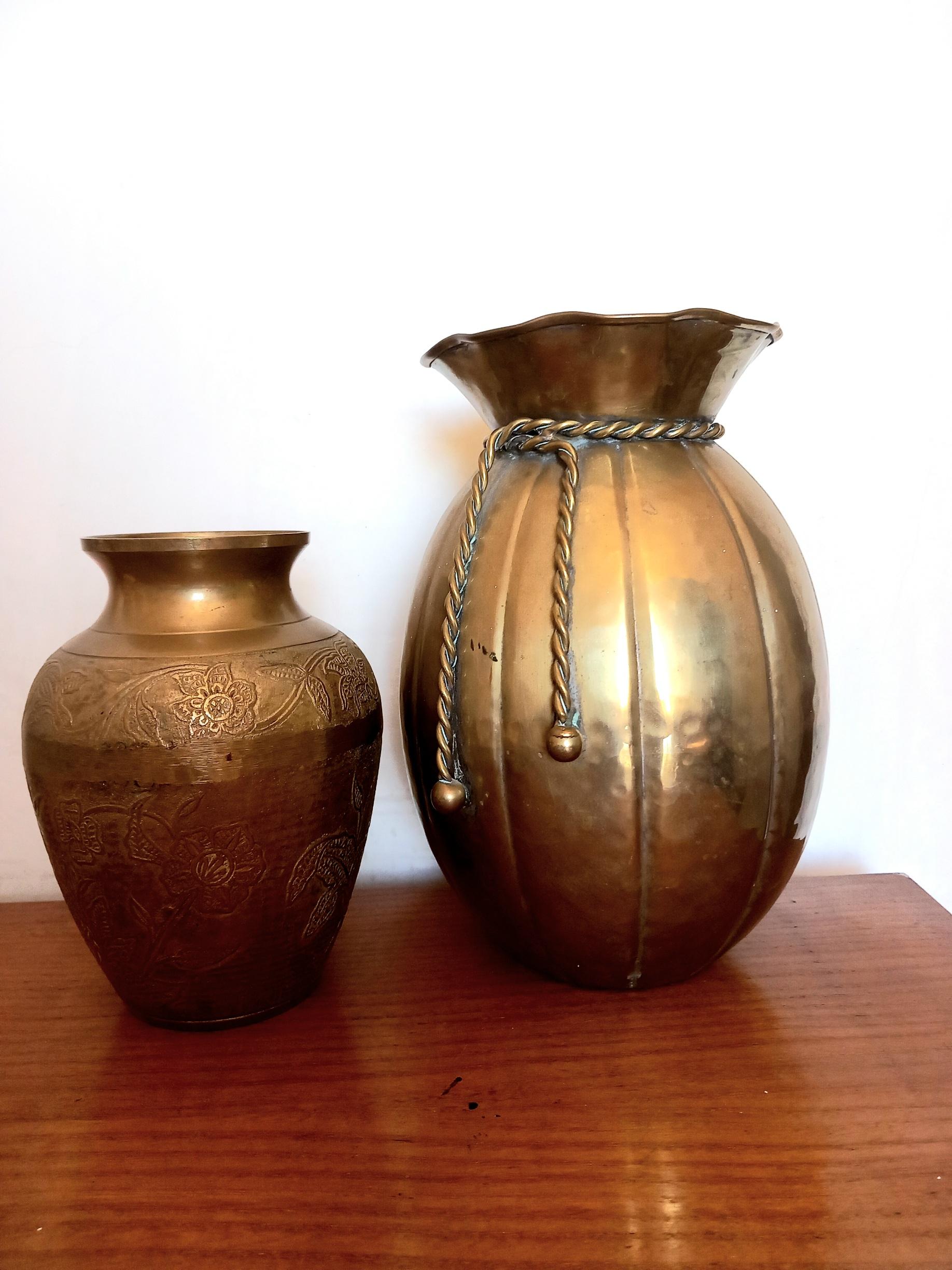 Ottone Vaso di bronzo a forma di borsa legato con una corda anch'essa di bronzo in vendita