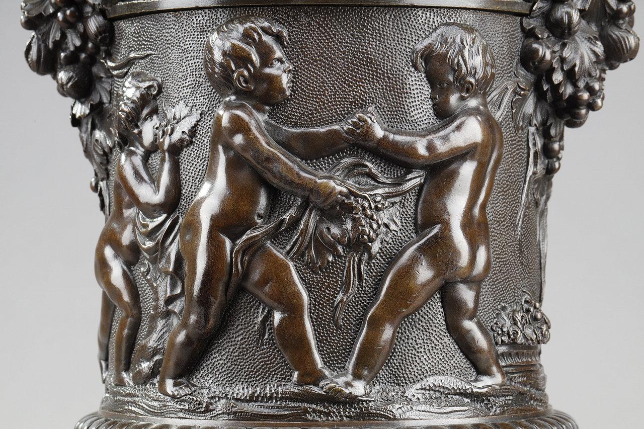 Bronze Vase with Harvesting Putti in the Gout of Clodion, 19th Century For Sale 4