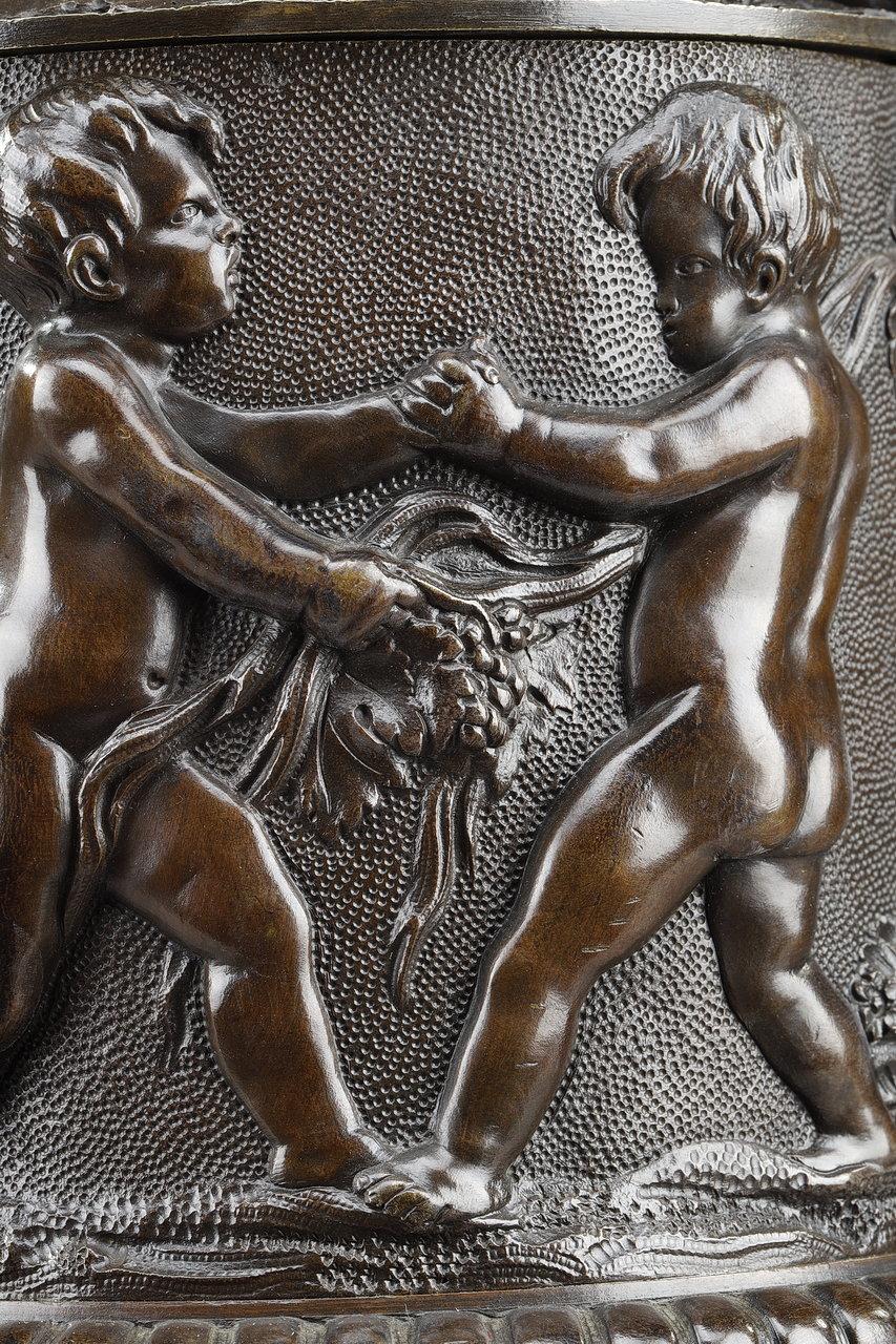 Bronze Vase with Harvesting Putti in the Gout of Clodion, 19th Century For Sale 5