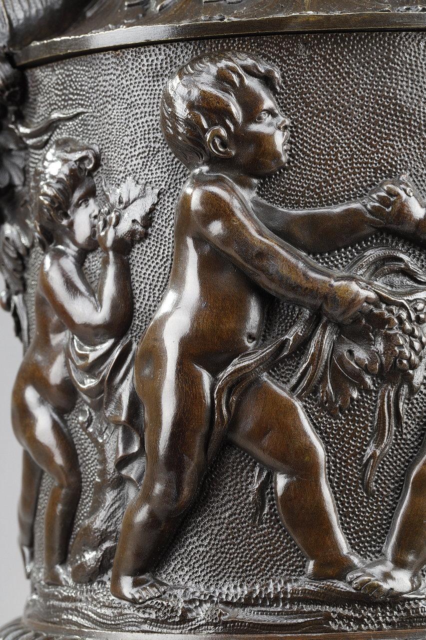 Bronze Vase with Harvesting Putti in the Gout of Clodion, 19th Century For Sale 6