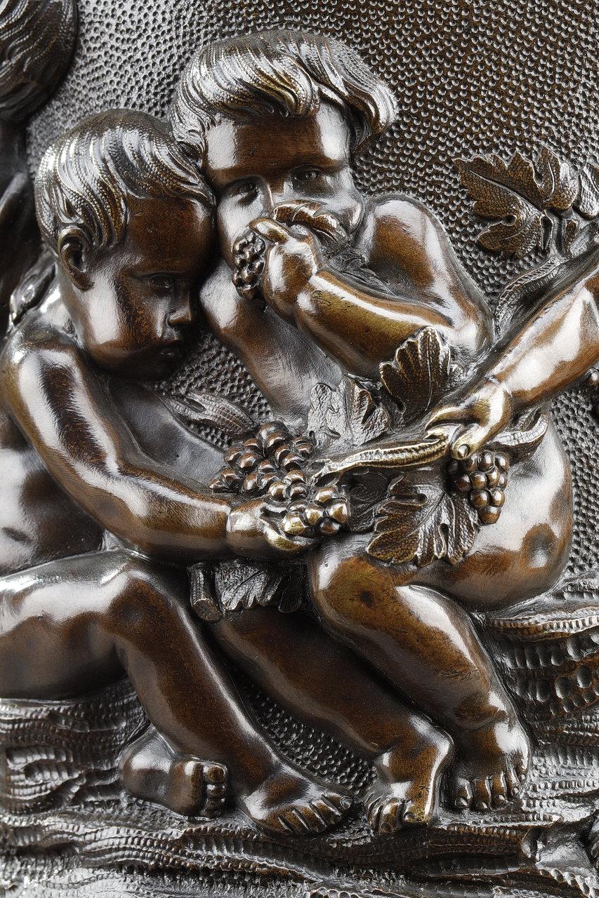 Bronze Vase with Harvesting Putti in the Gout of Clodion, 19th Century For Sale 8