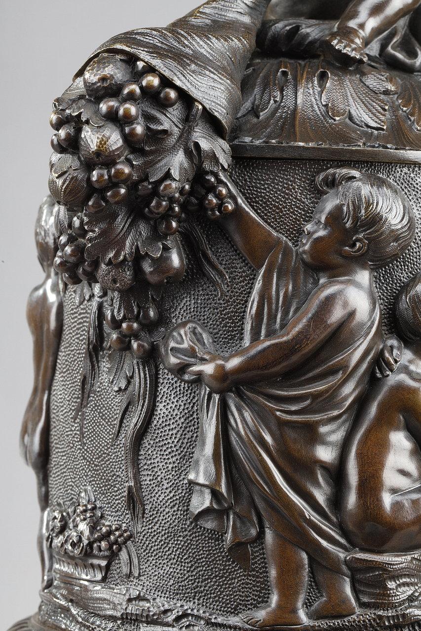 Bronze Vase with Harvesting Putti in the Gout of Clodion, 19th Century For Sale 2