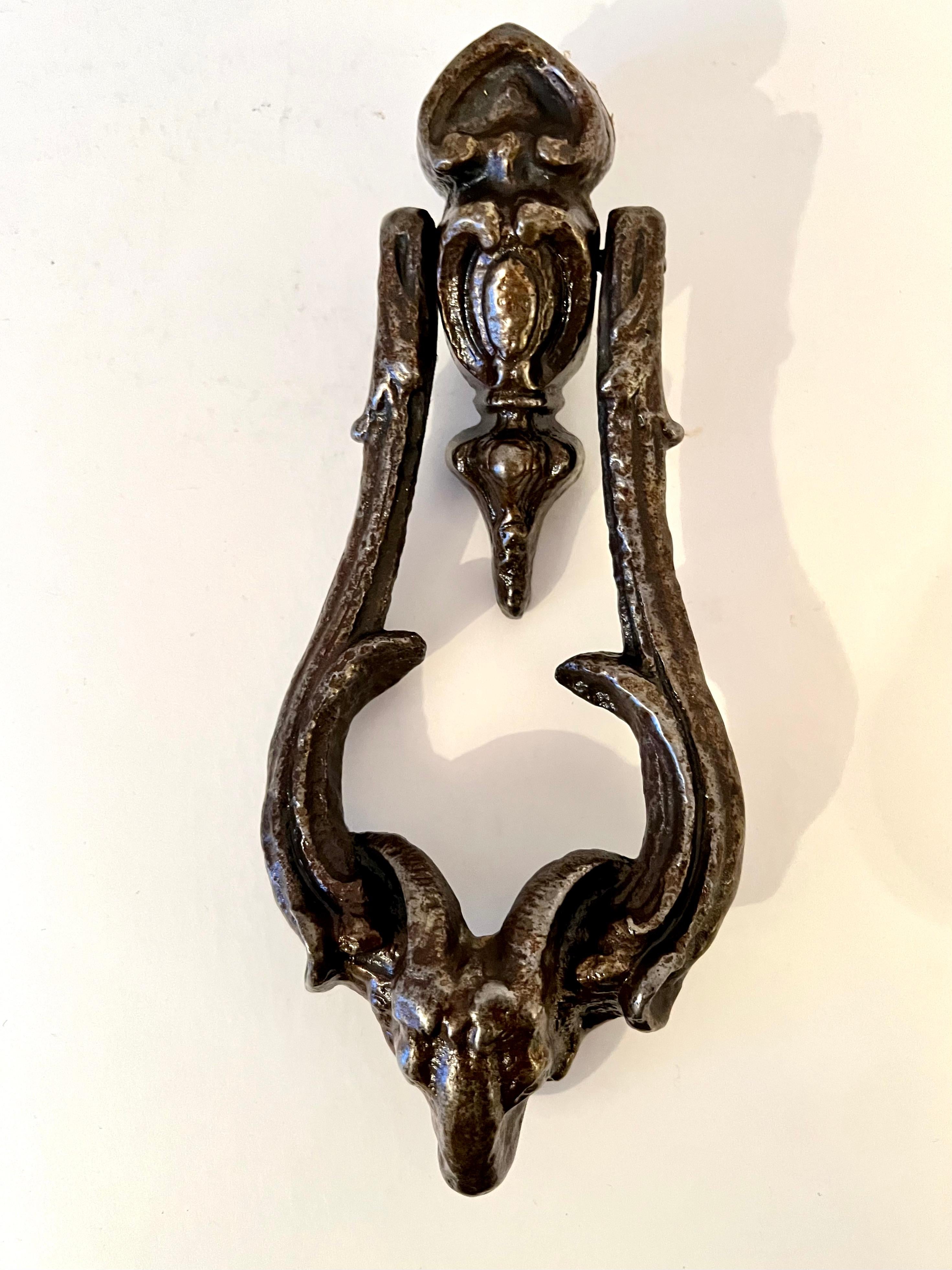 Viktorianischer Türklopfer aus Bronze mit Widderverzierung (Englisch) im Angebot