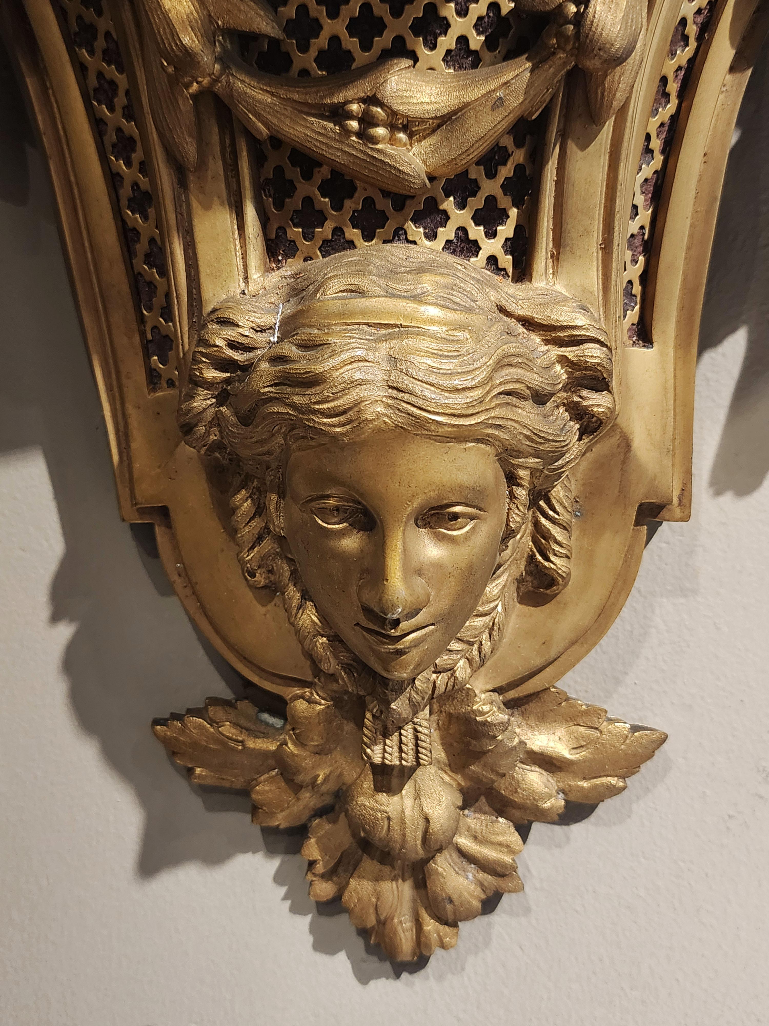 Bronze wall clock, Louis XVI style with a mask For Sale 2