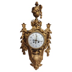 Horloge murale de style Louis XVI avec masque