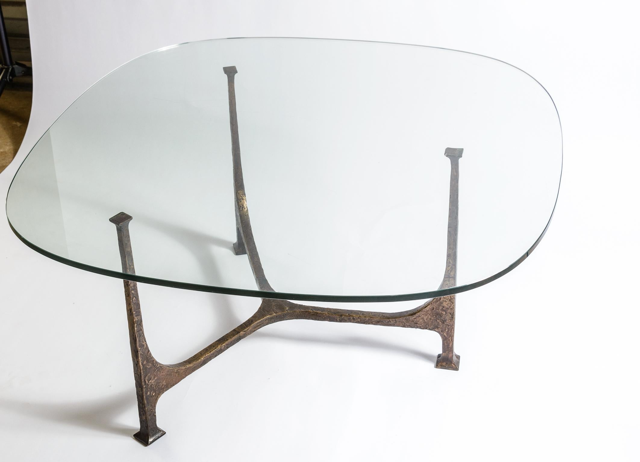 Bronze Wachsausschmelzverfahren Tisch mit drei Beinen
Schöne Original-Patina
Wahrscheinlich französischer Herkunft