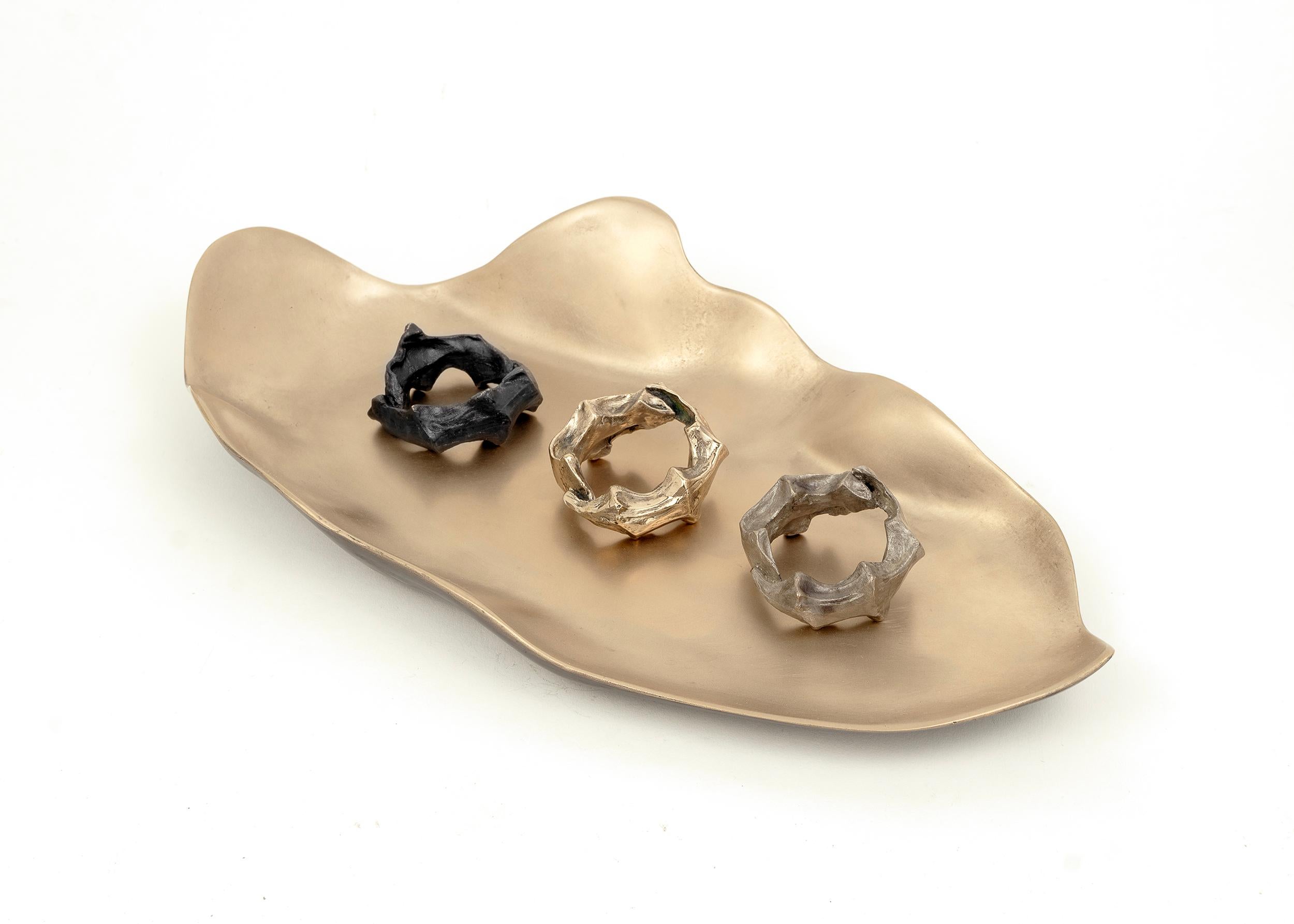 Bronze with Black Patina Inverted Color Mini Organic Leaf Platter Neuf - En vente à Tempe, AZ