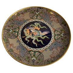Chargeur en bronze et cloisonné avec dragon chinois très détaillé aux couleurs vibrantes