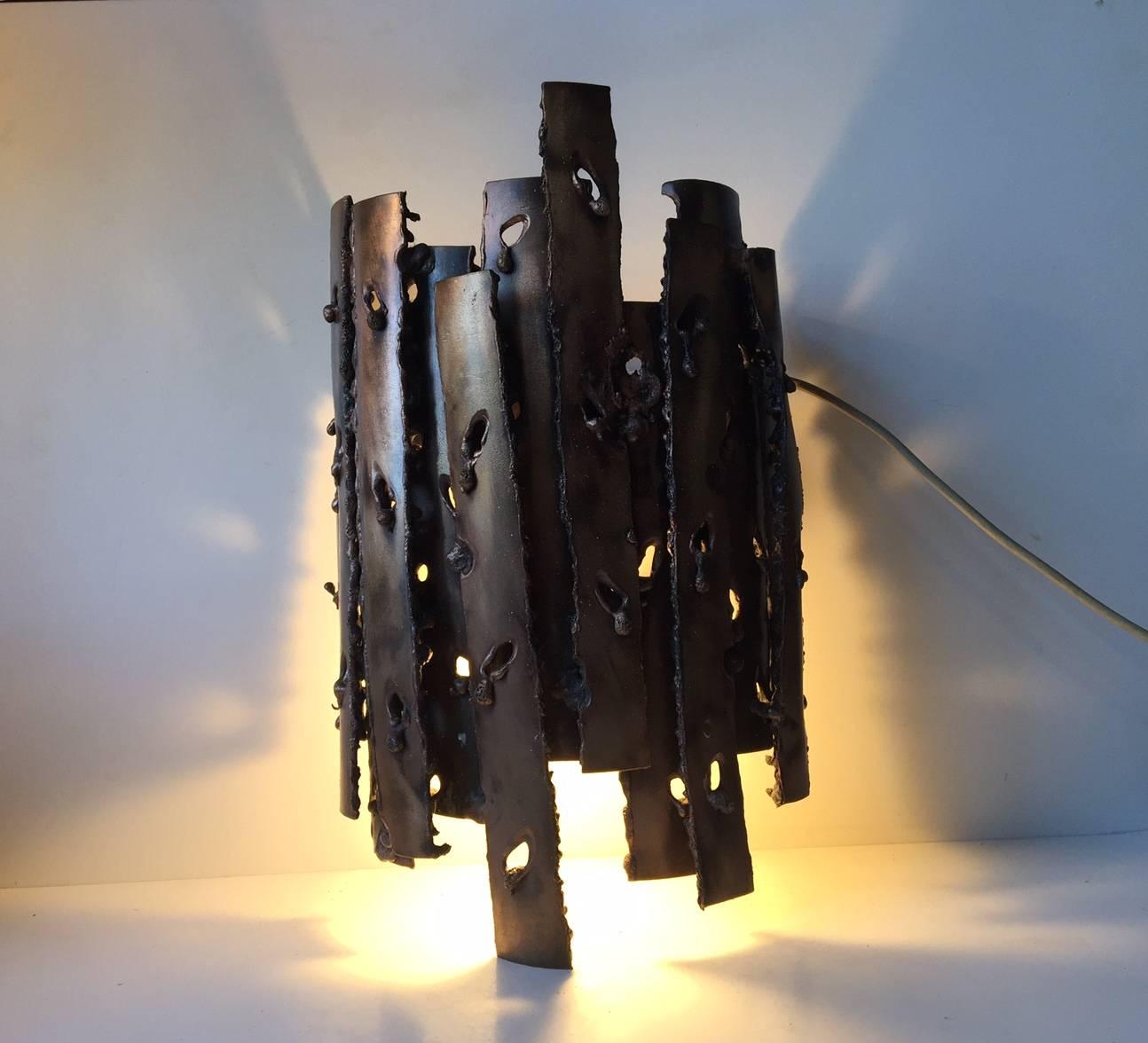 Mid-20th Century Bronzed Brutalist Sconce in the Manner of Marcello Fantoni, 1960s For Sale