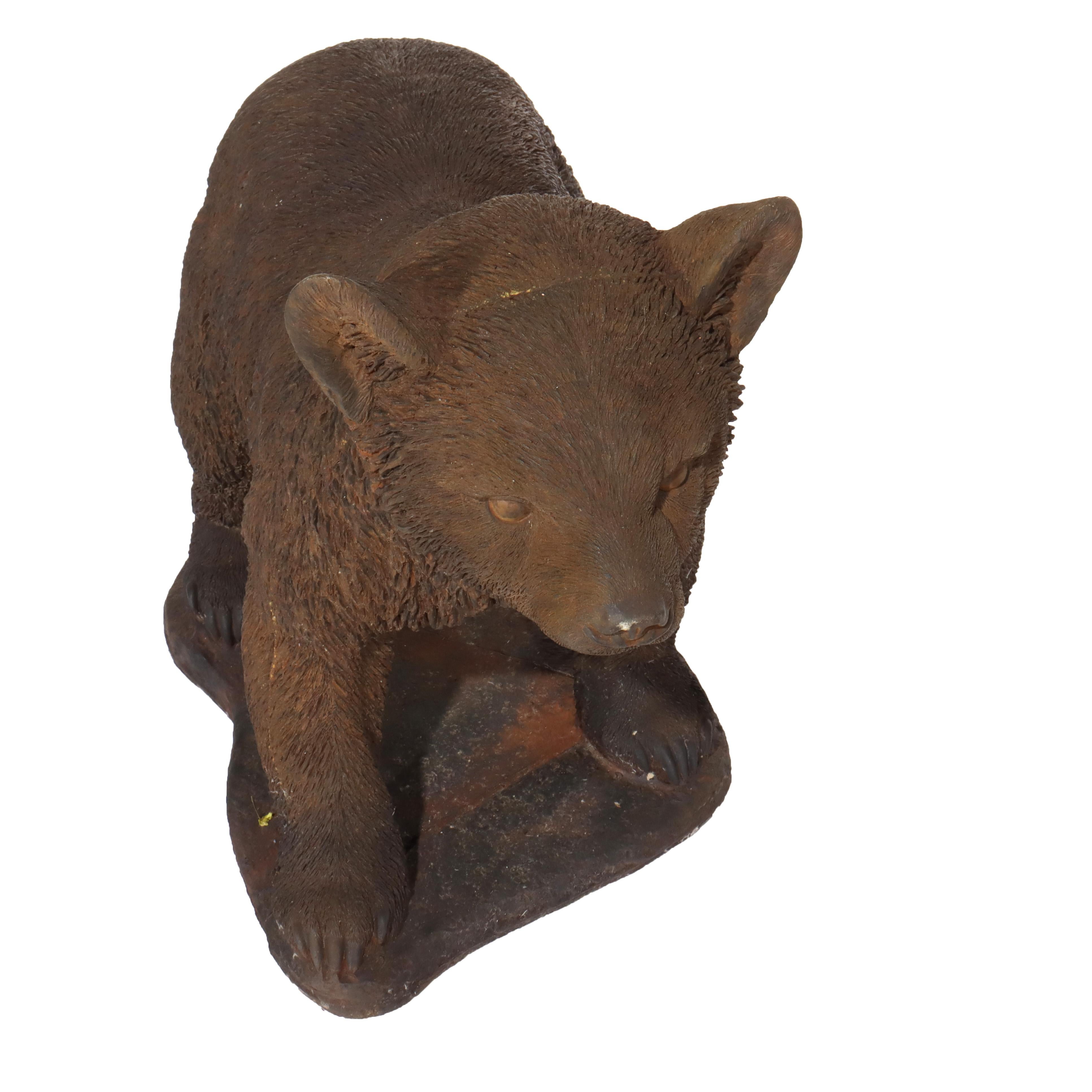 Scultura da giardino a forma di cucciolo d'orso in pietra fusa bronzata del XX secolo in vendita 1