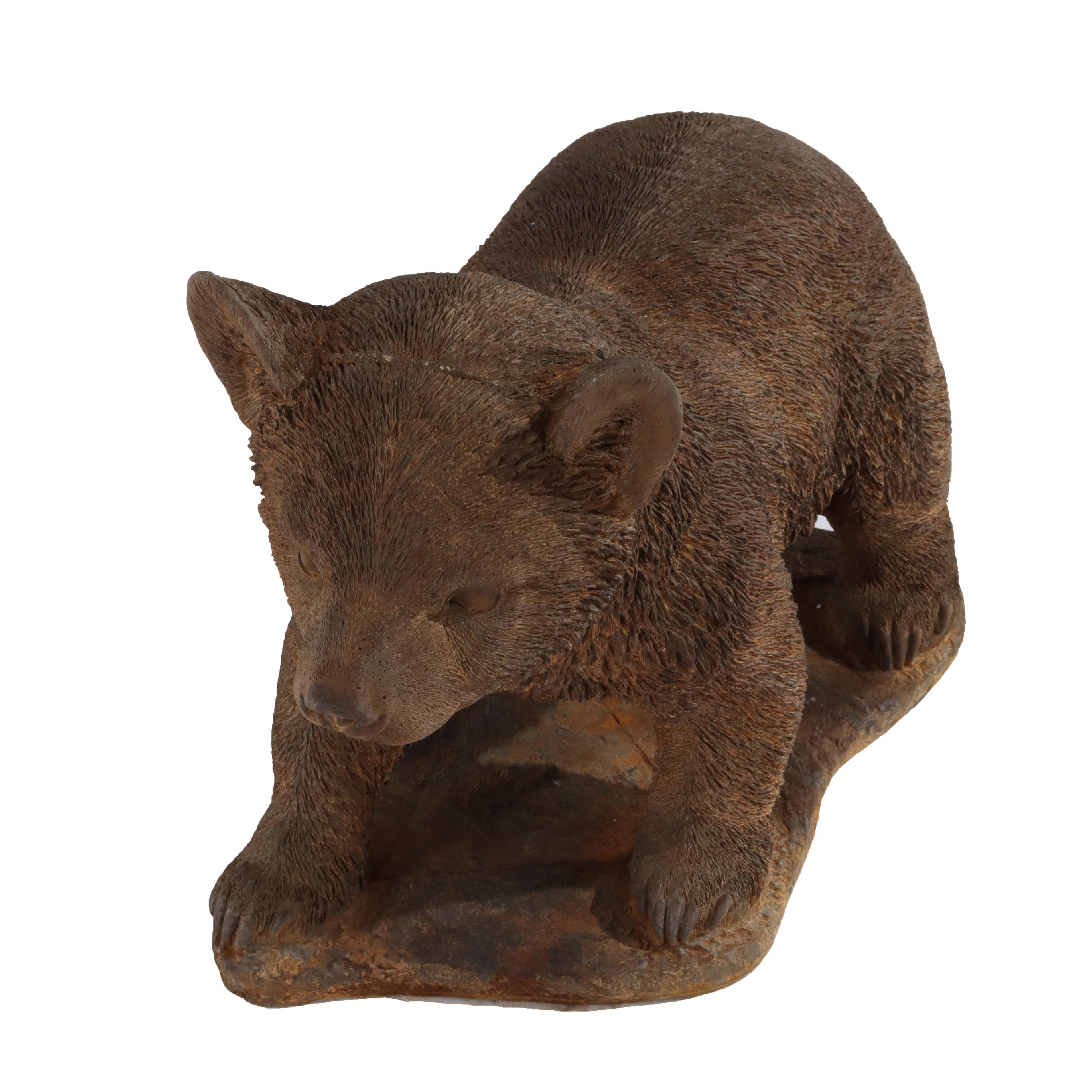 Scultura da giardino a forma di cucciolo d'orso in pietra fusa bronzata del XX secolo in vendita 2