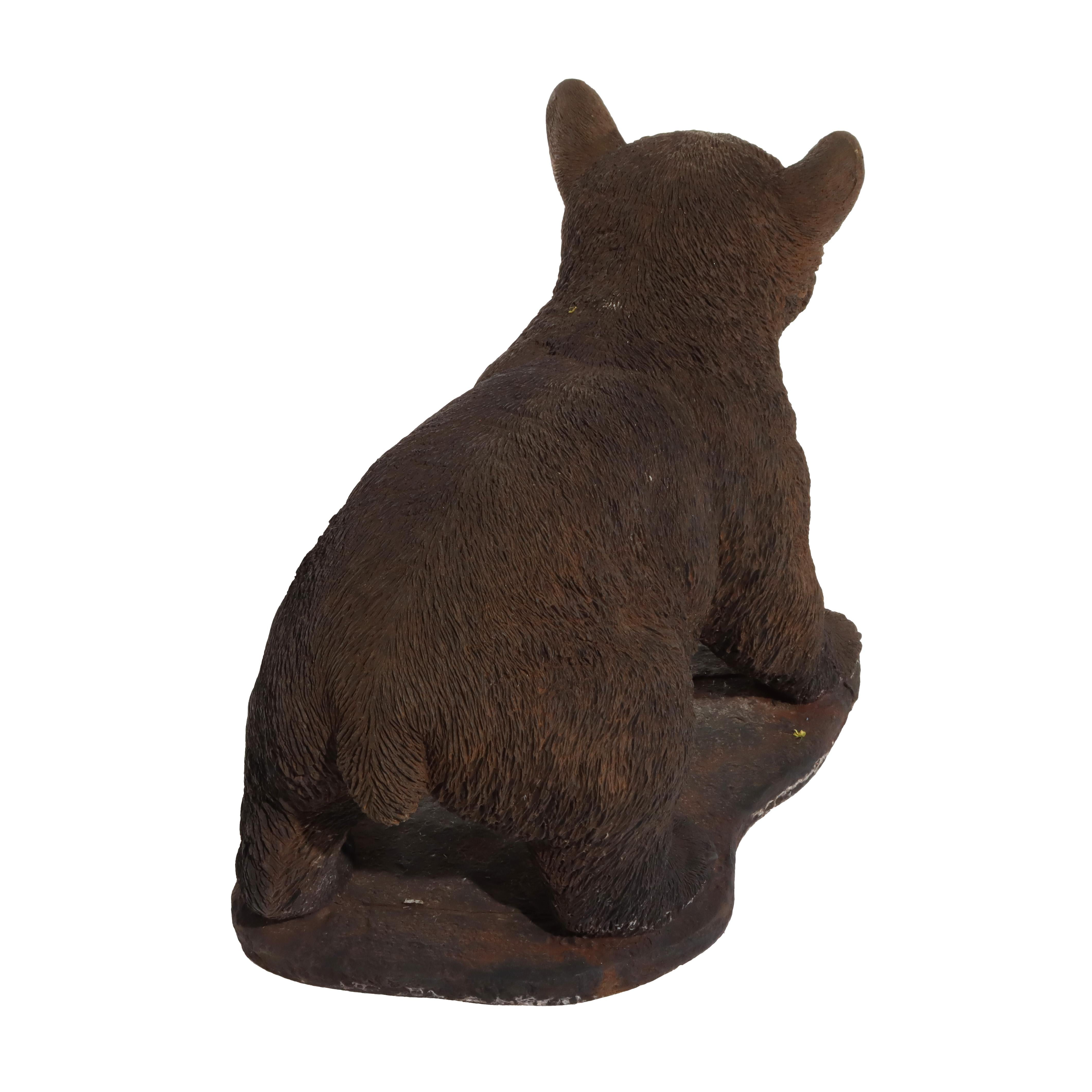 Scultura da giardino a forma di cucciolo d'orso in pietra fusa bronzata del XX secolo in vendita 3