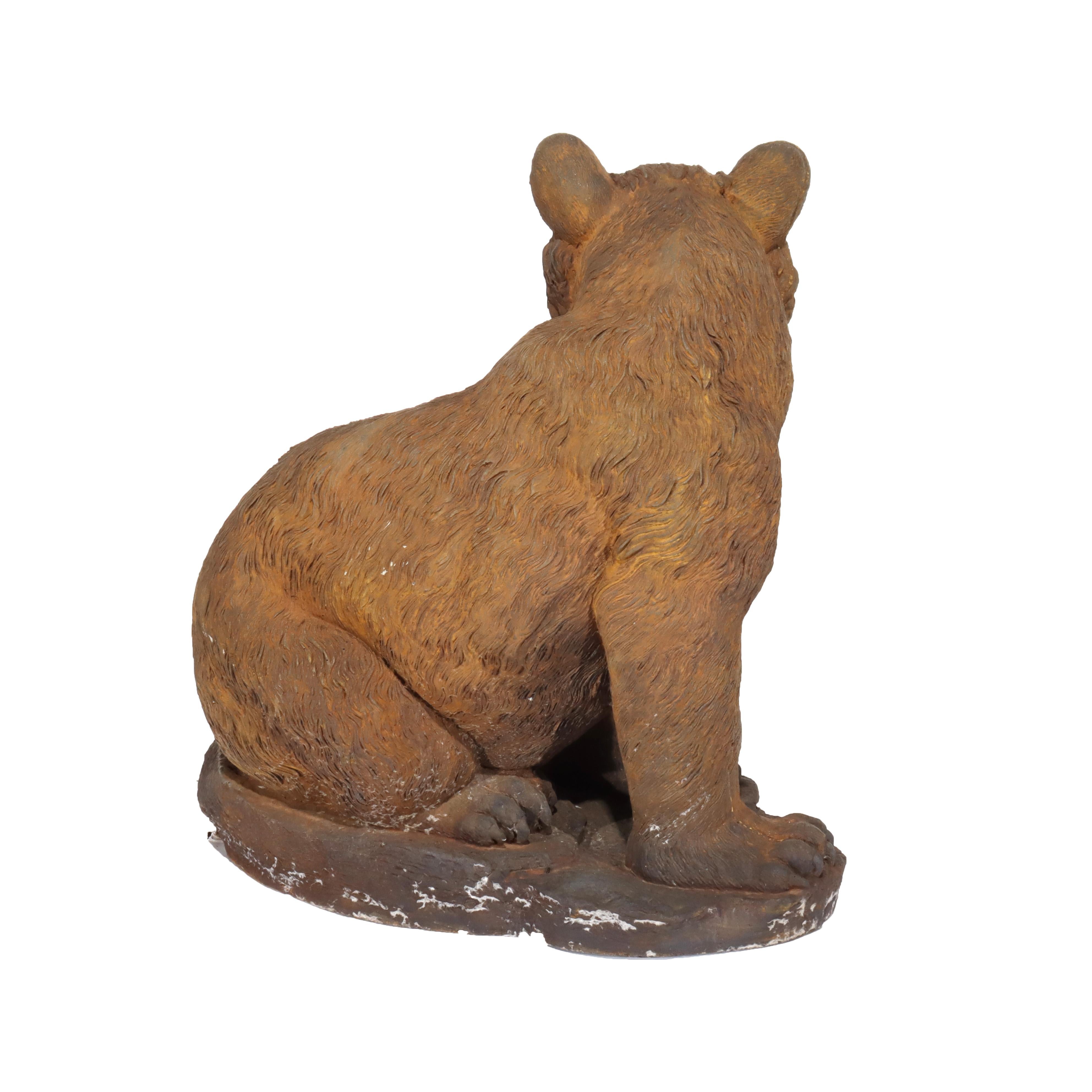 Escultura de jardín con oso sentado de piedra colada bronceada del siglo XX en venta 4