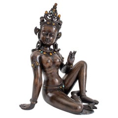 Bronzefigur der Göttin Uma mit Edelsteinbesatz