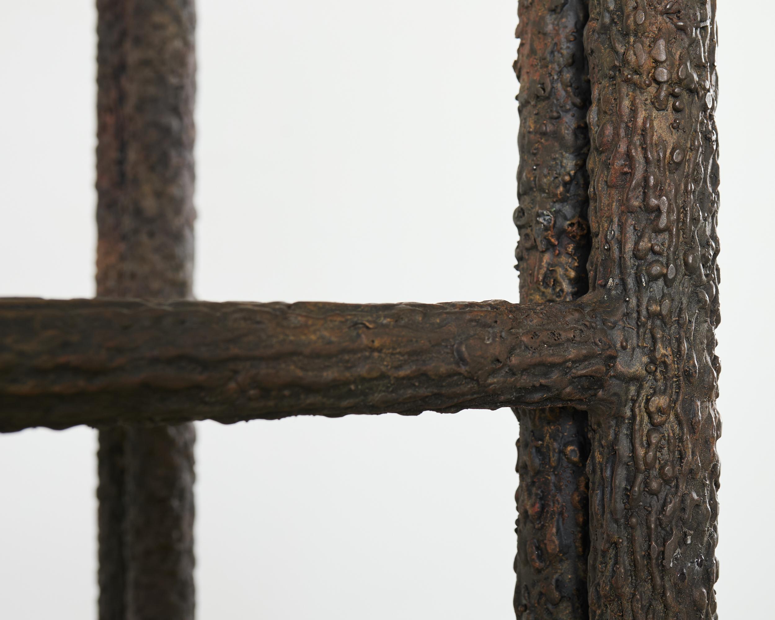 Etagère en fer bronzé Faux Bois à six étagères en vente 3