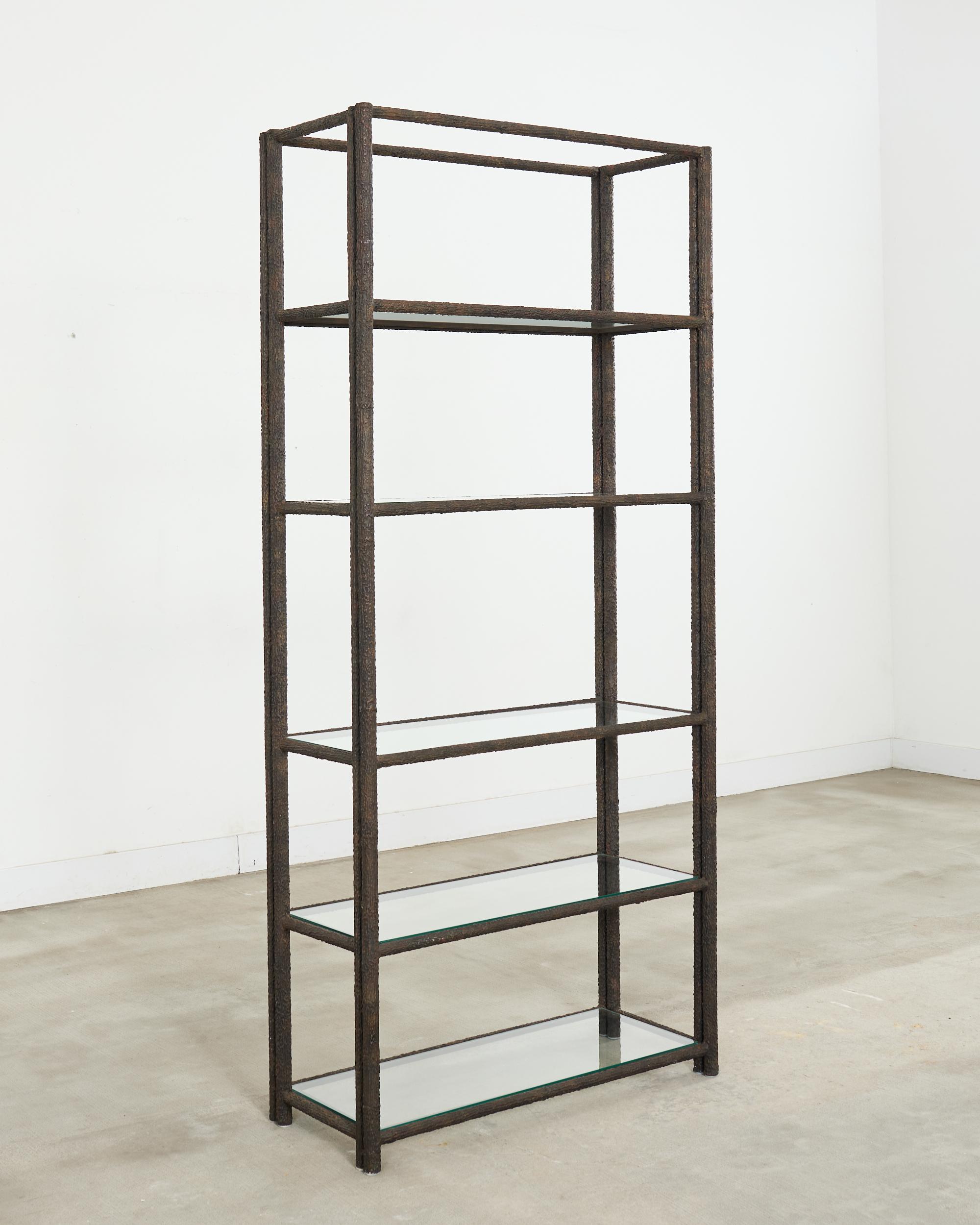 Industriel Etagère en fer bronzé Faux Bois à six étagères en vente