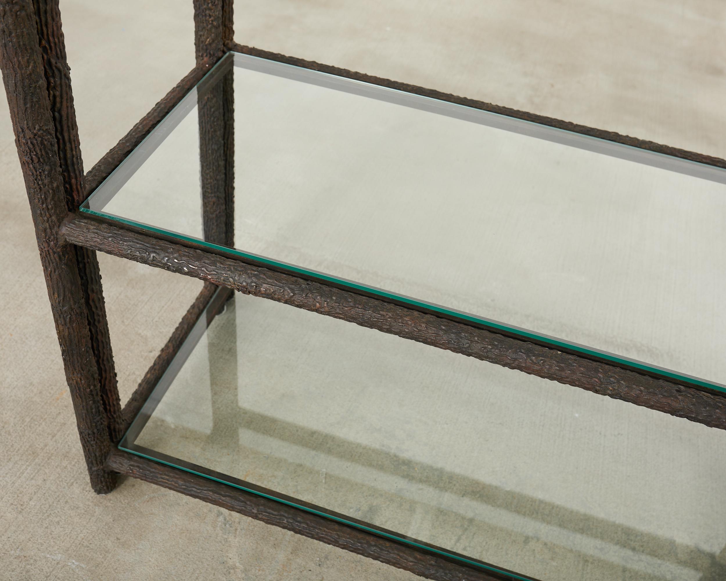 Verre Etagère en fer bronzé Faux Bois à six étagères en vente