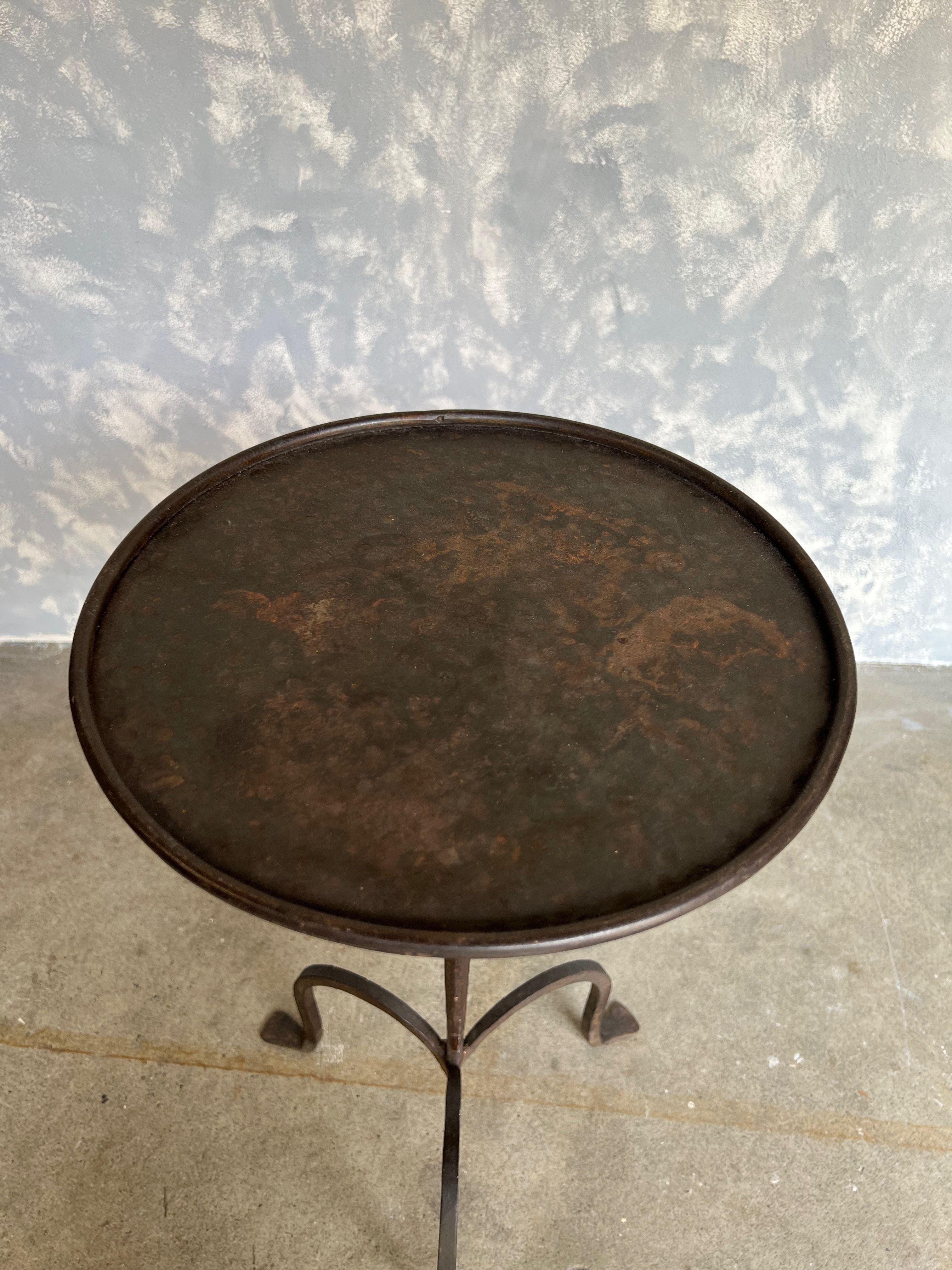 Bronzed Metal Drinks Table on a Tripod Base In Good Condition In Buchanan, NY