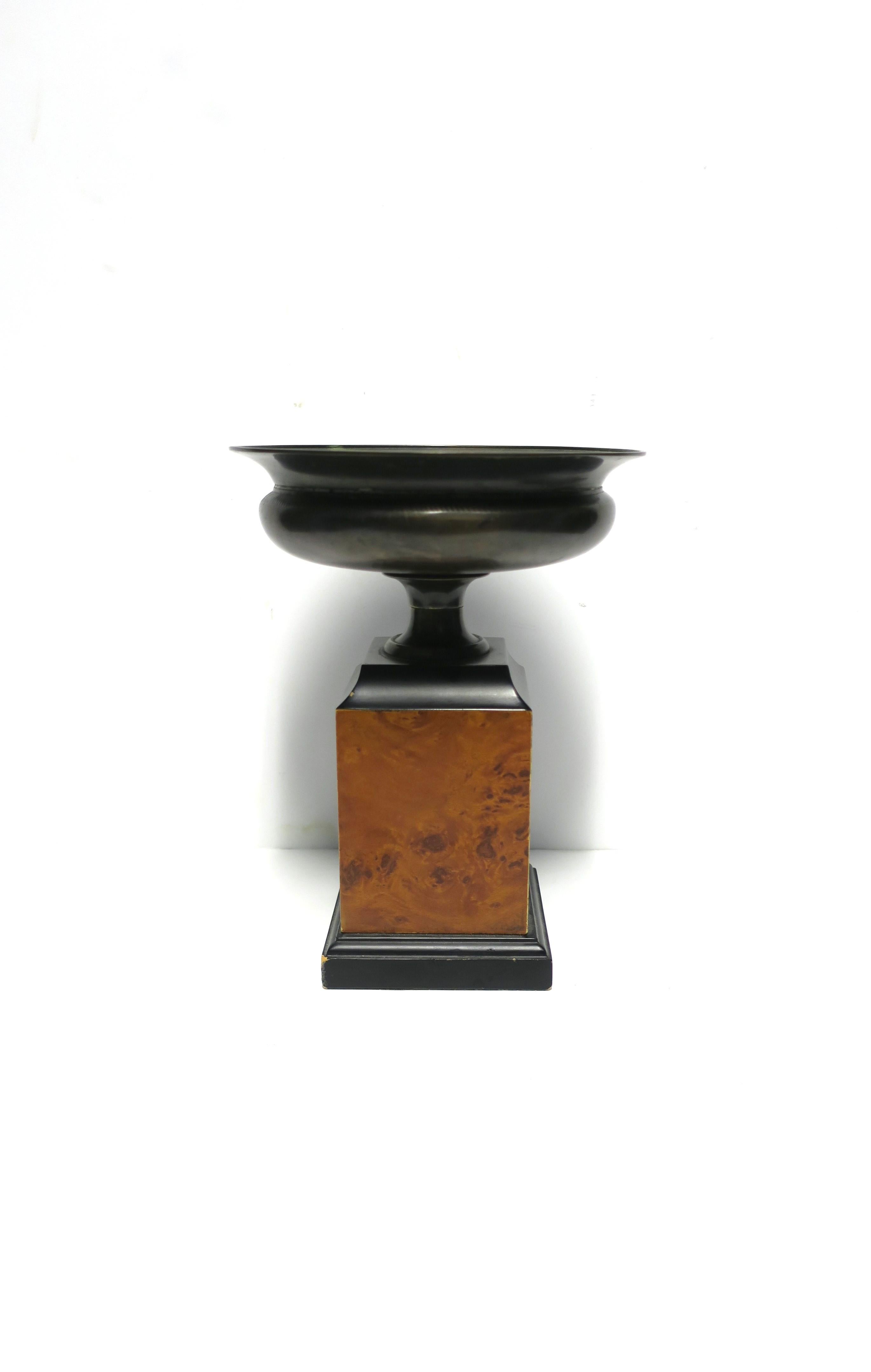 Bronzed Metal Urn Burl Column Neoclassical Style, circa 1970s In Good Condition For Sale In New York, NY