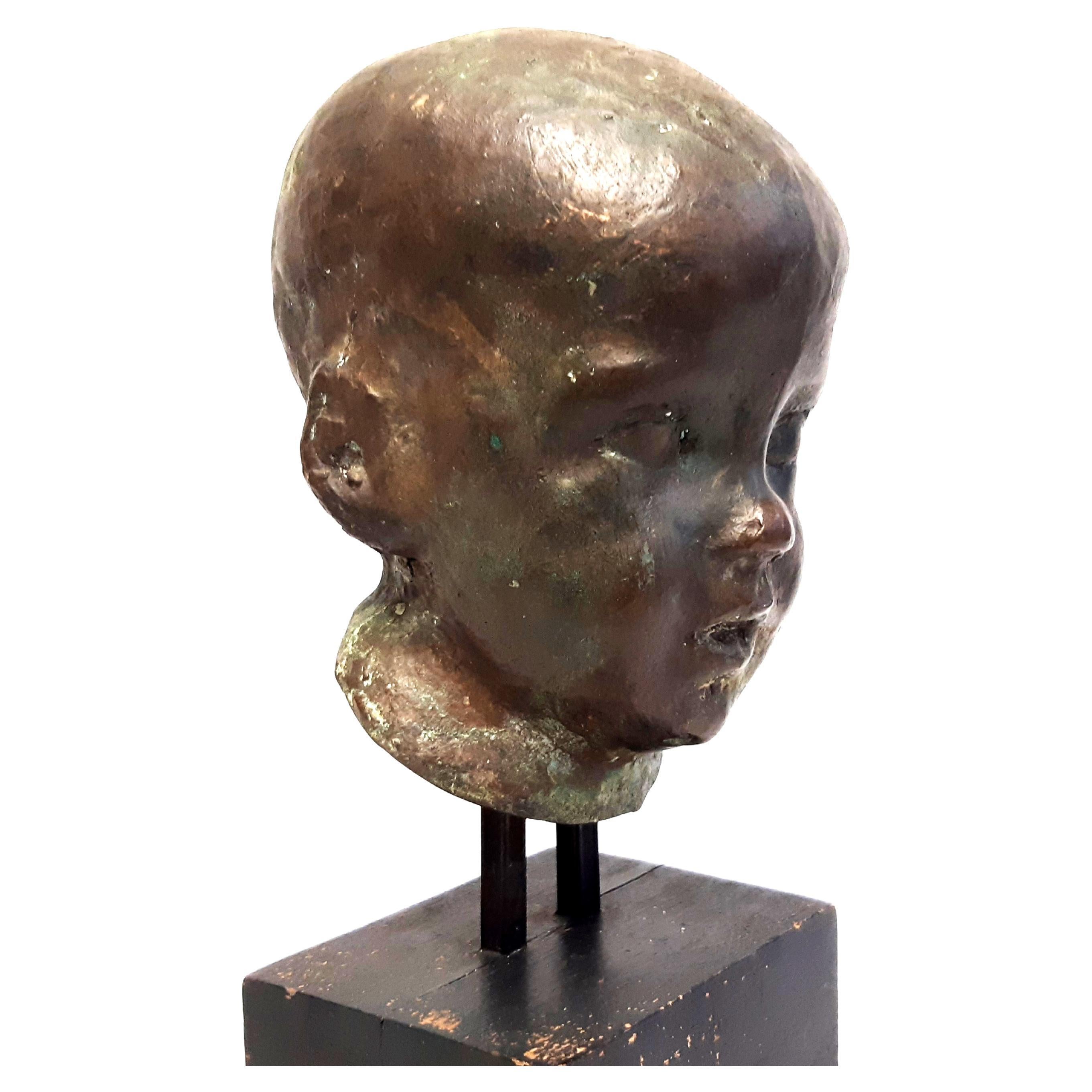 Bronzekopf eines Kleinkindes For Sale