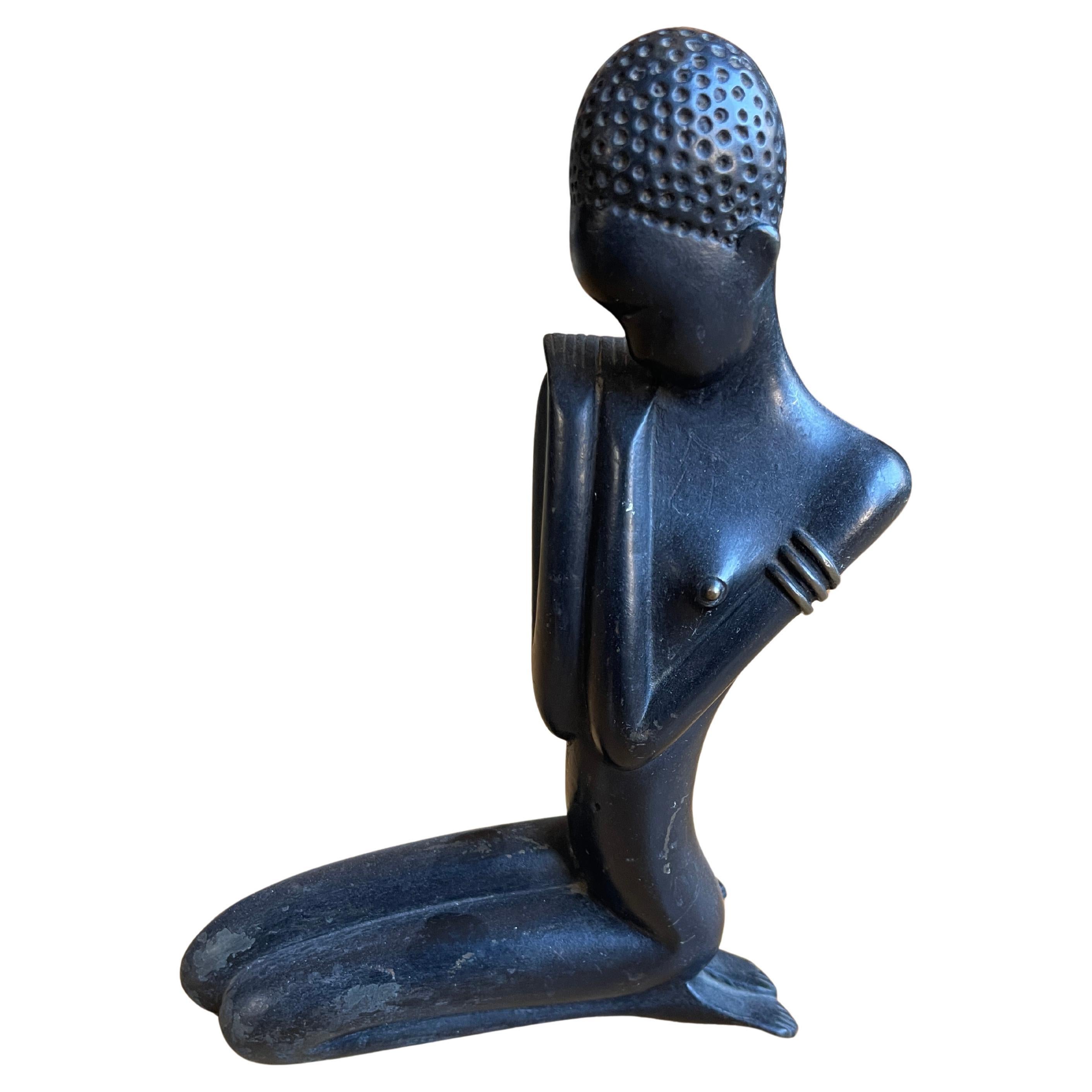 Bronzen, die eine schöne afrikanische Frau zeigen, die Riccardo Scarpa zugeschrieben wird