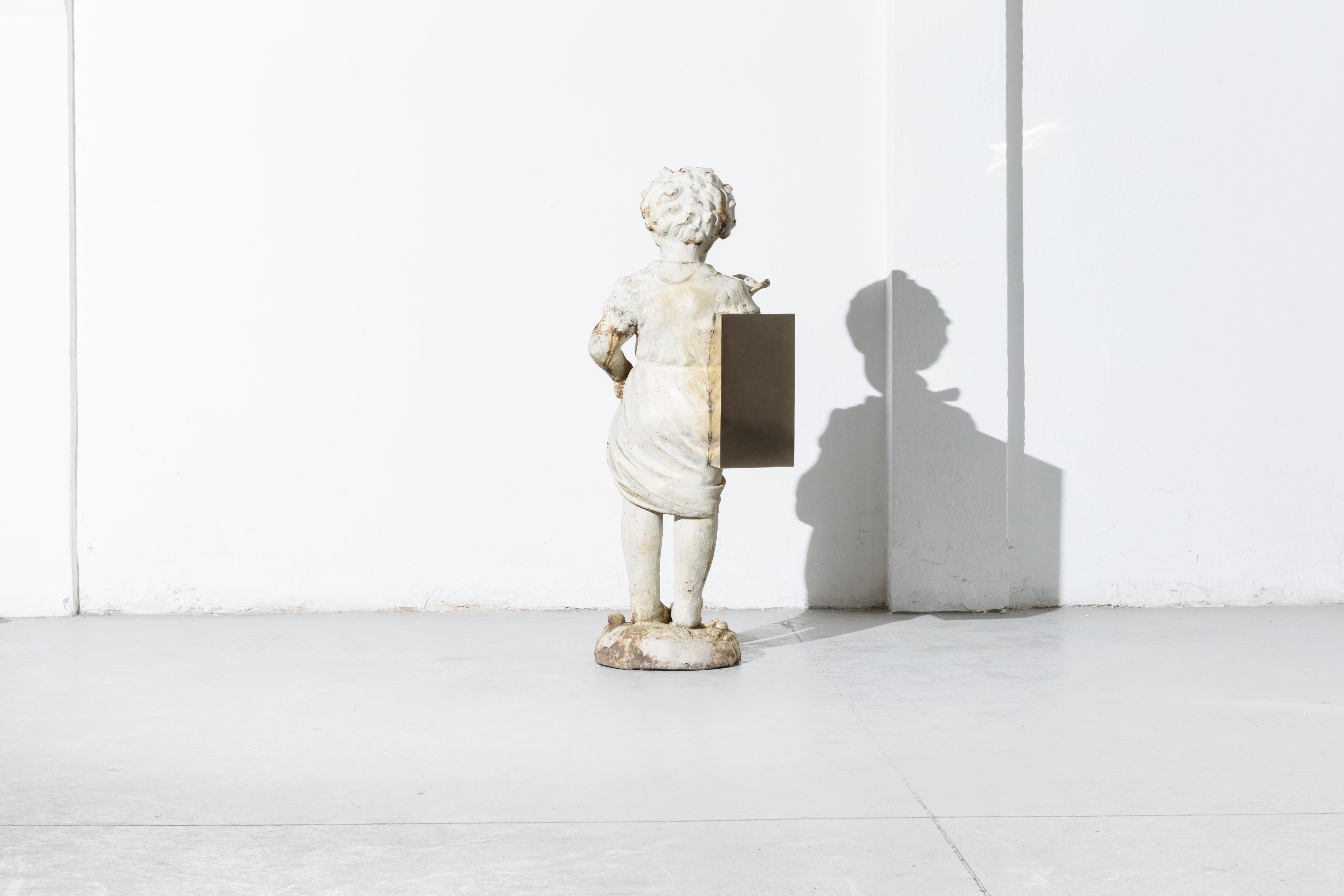Bronzo su scultura d'epoca (girl with a bird) della serie Boolean di Nucleo in vendita 3