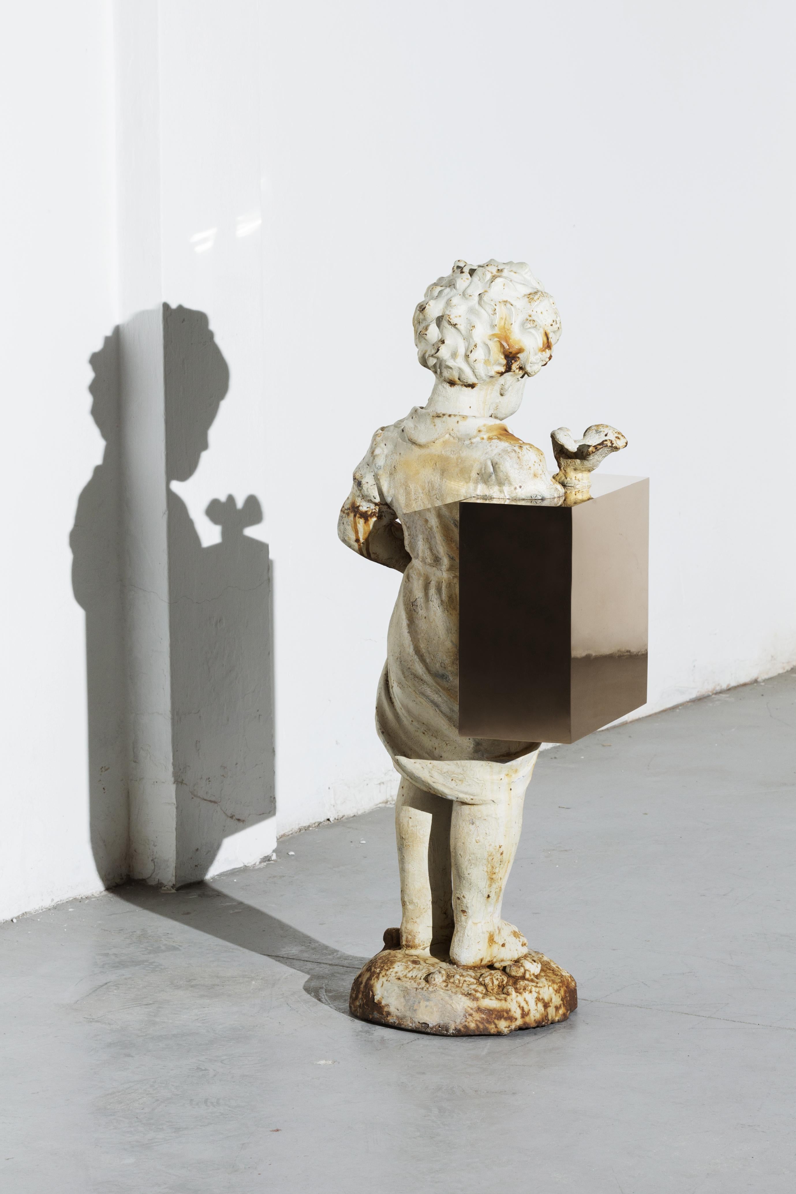 Bronzo su scultura d'epoca (girl with a bird) della serie Boolean di Nucleo In condizioni ottime in vendita a Collegno, IT