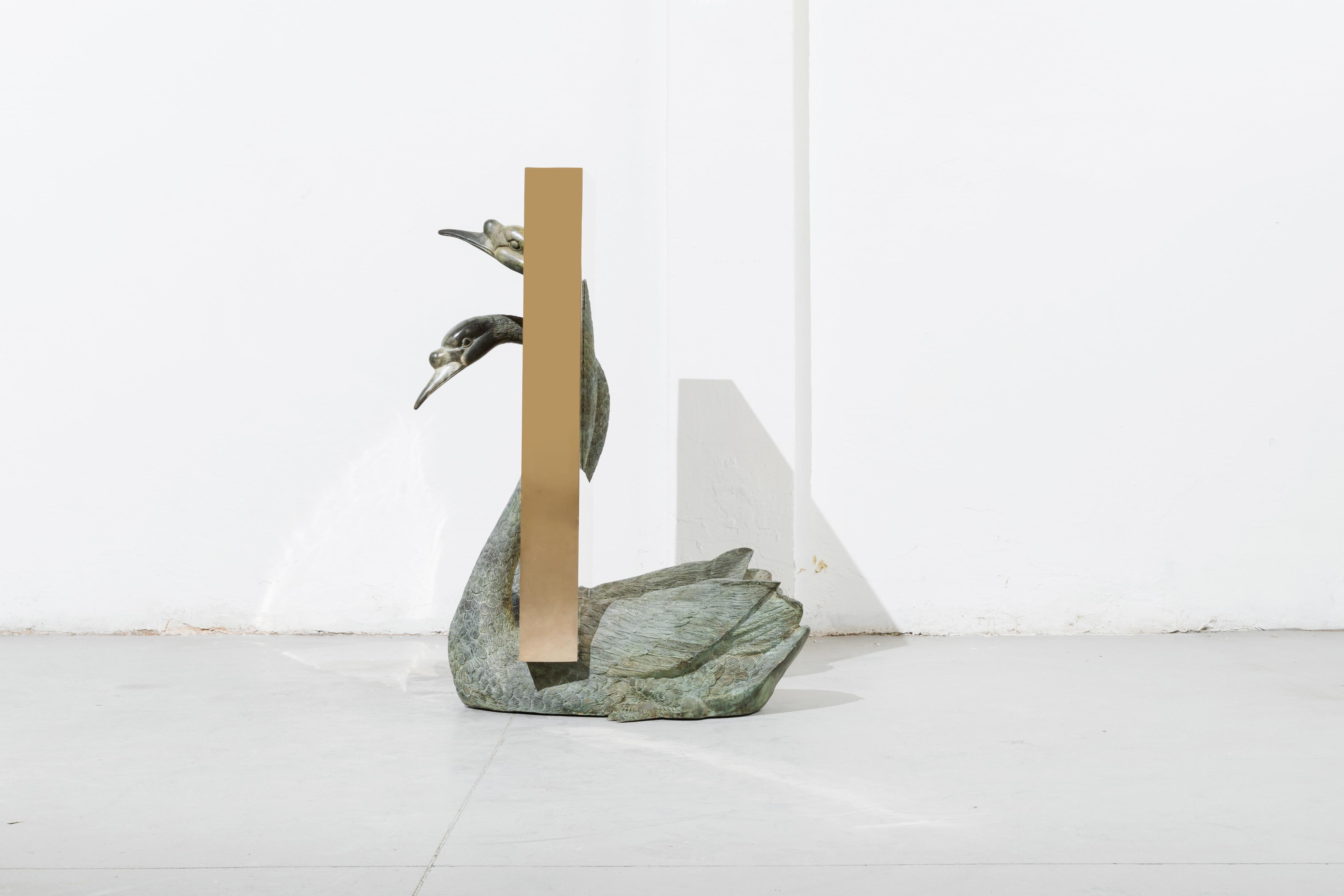 Periodo contemporaneo Bronzo su scultura d'epoca (Swan) della serie Boolean di Nucleo in vendita