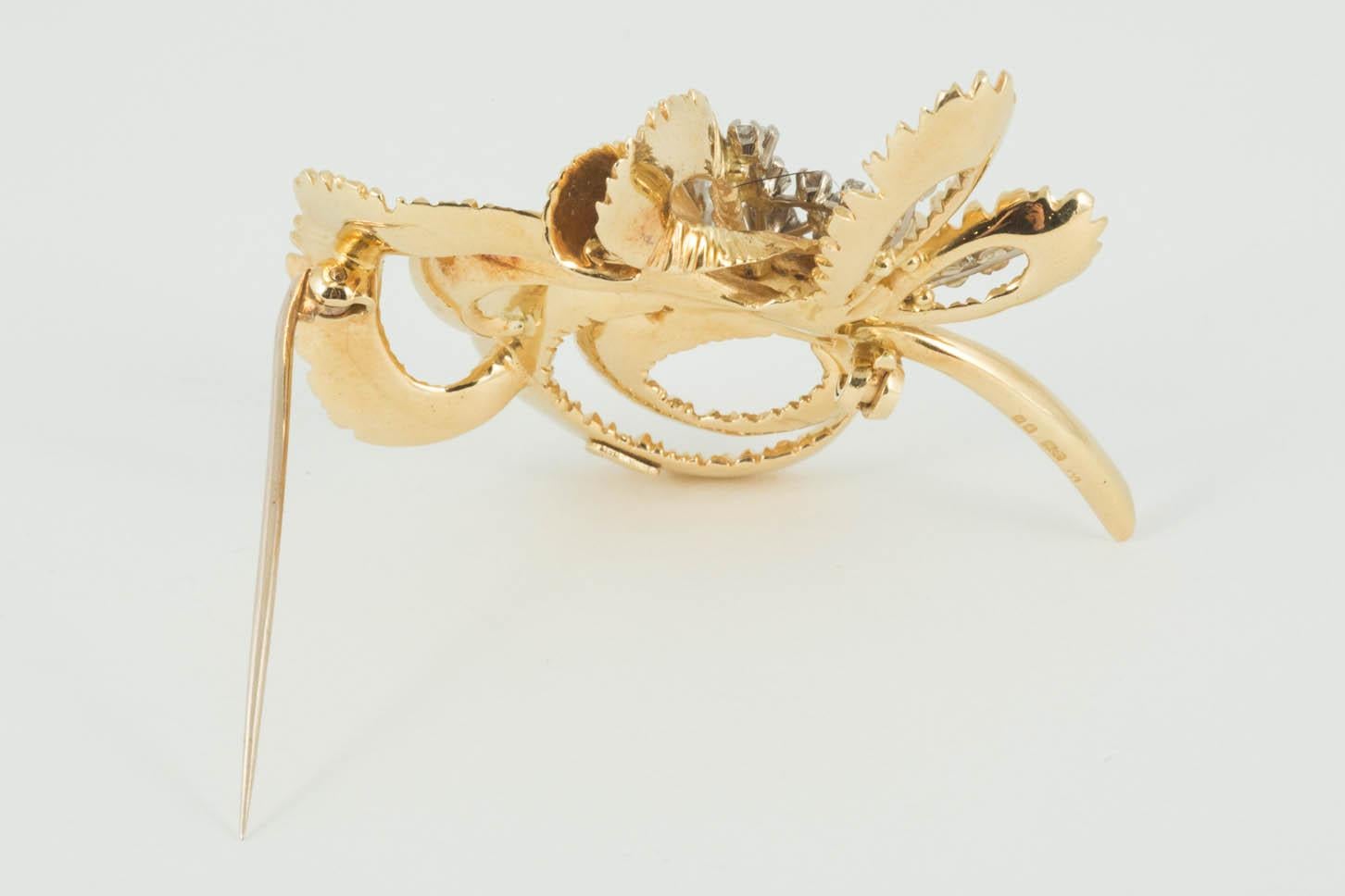 Round Cut Kutchinsky Diamond Spray Brooch in 18 Carat Textured Gold, London 1968 For Sale