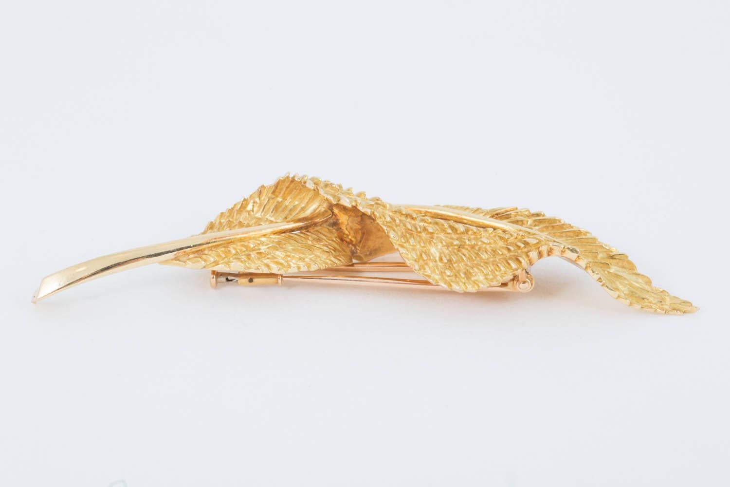 A heavy quality 18 karat yellow gold brooch in the form of a curling leaf, signed Hermes of Paris with French marks. Double clip fitting, one with a safety catch.
Measures 85mm in length.
Vintage signed piece.
20th century, French circa 1950.

Stock